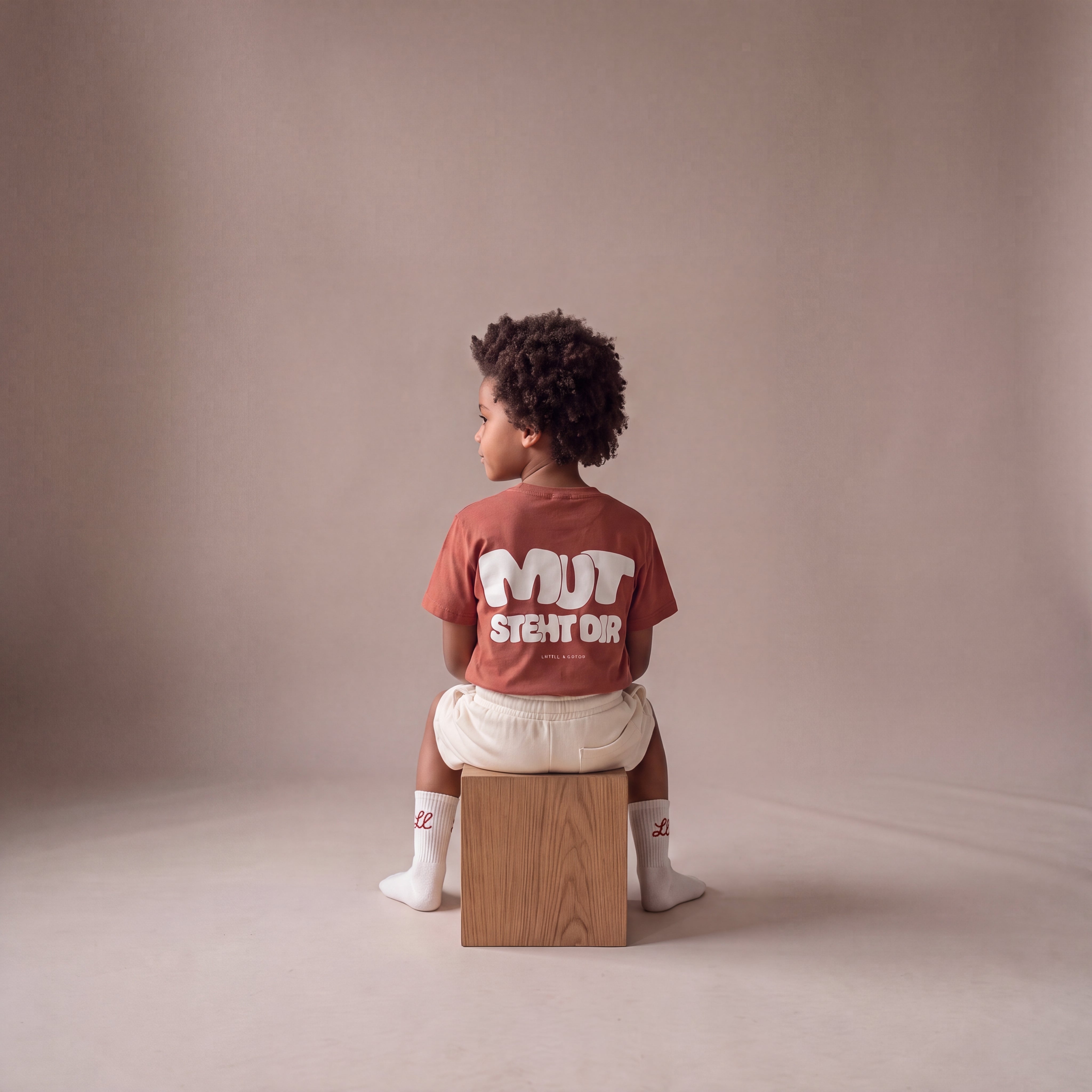 Mut steht dir – Set mit Off-White-Shorts (Kind)