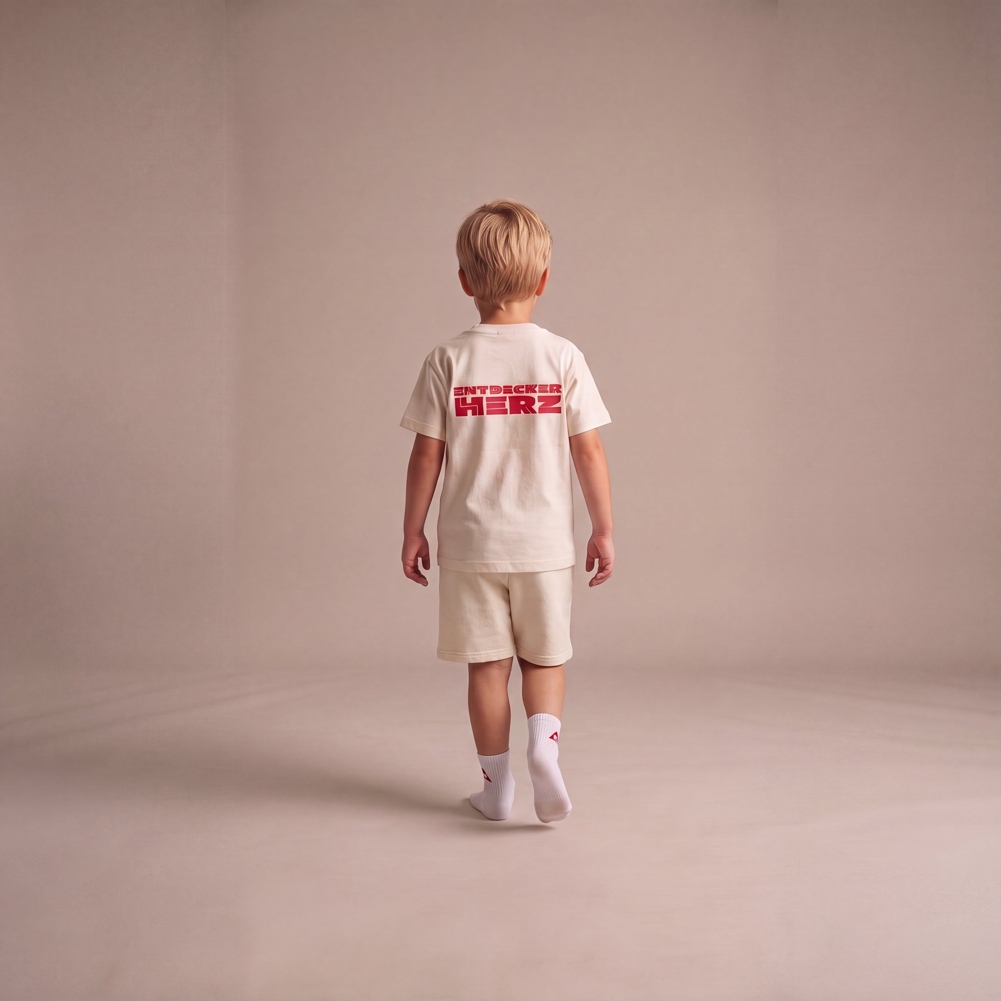 Entdeckerherz – Set mit Off-White-Shorts (Kind)
