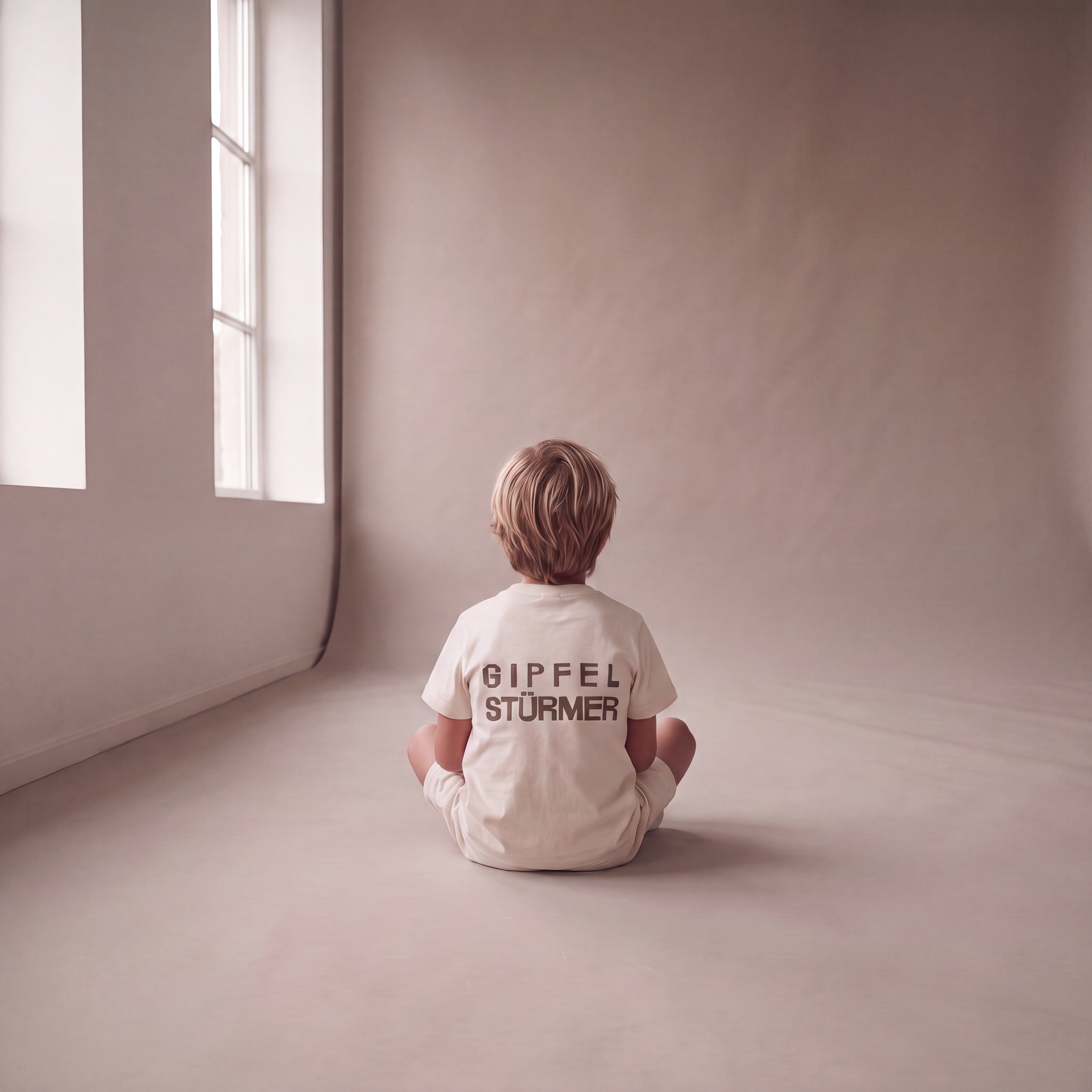 Gipfelstürmer – Set mit Off-White-Shorts (Kind)