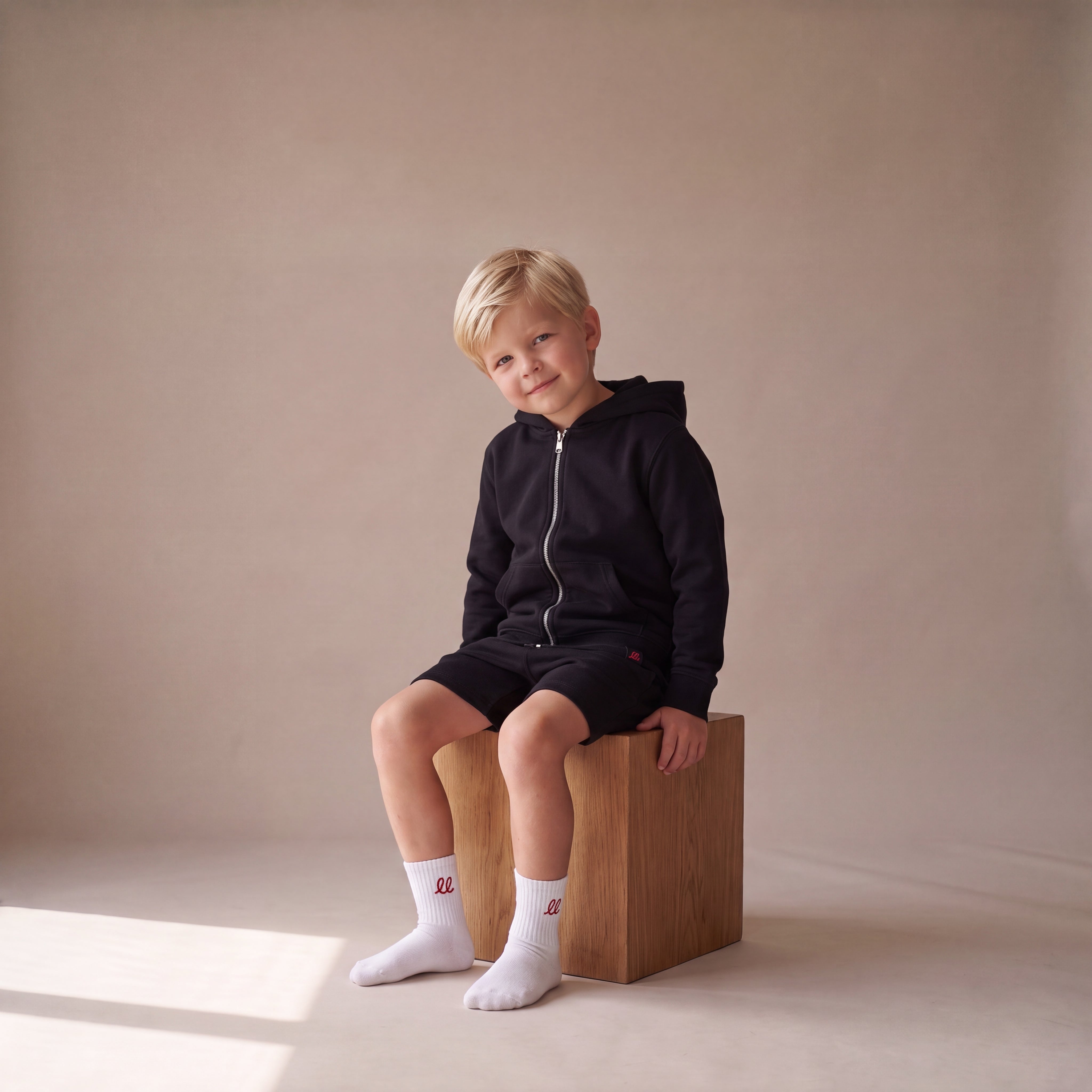 Blank – Zip-Hoodie – getragen (Kind)