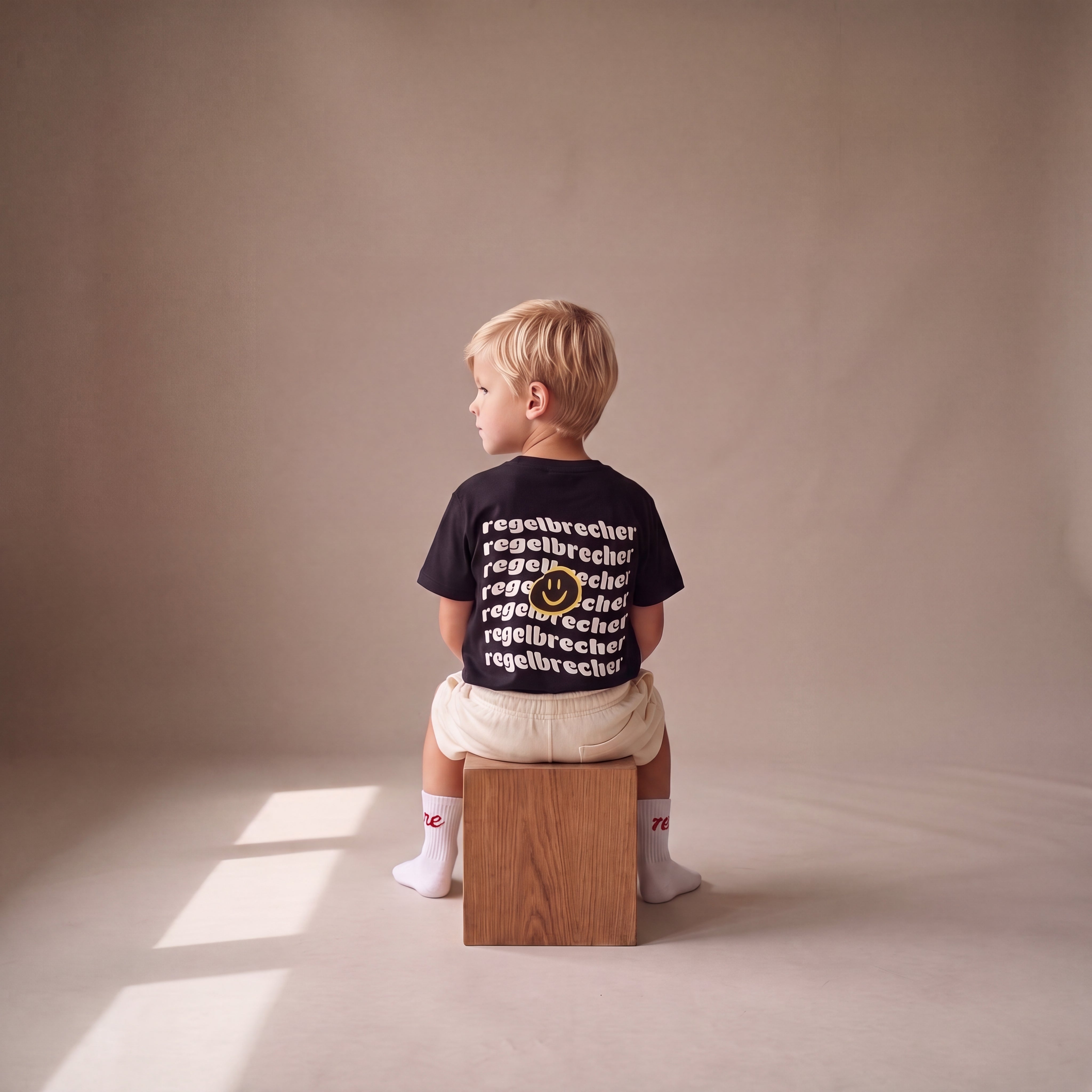 Regelbrecher – Set mit Off-White-Shorts (Kind)
