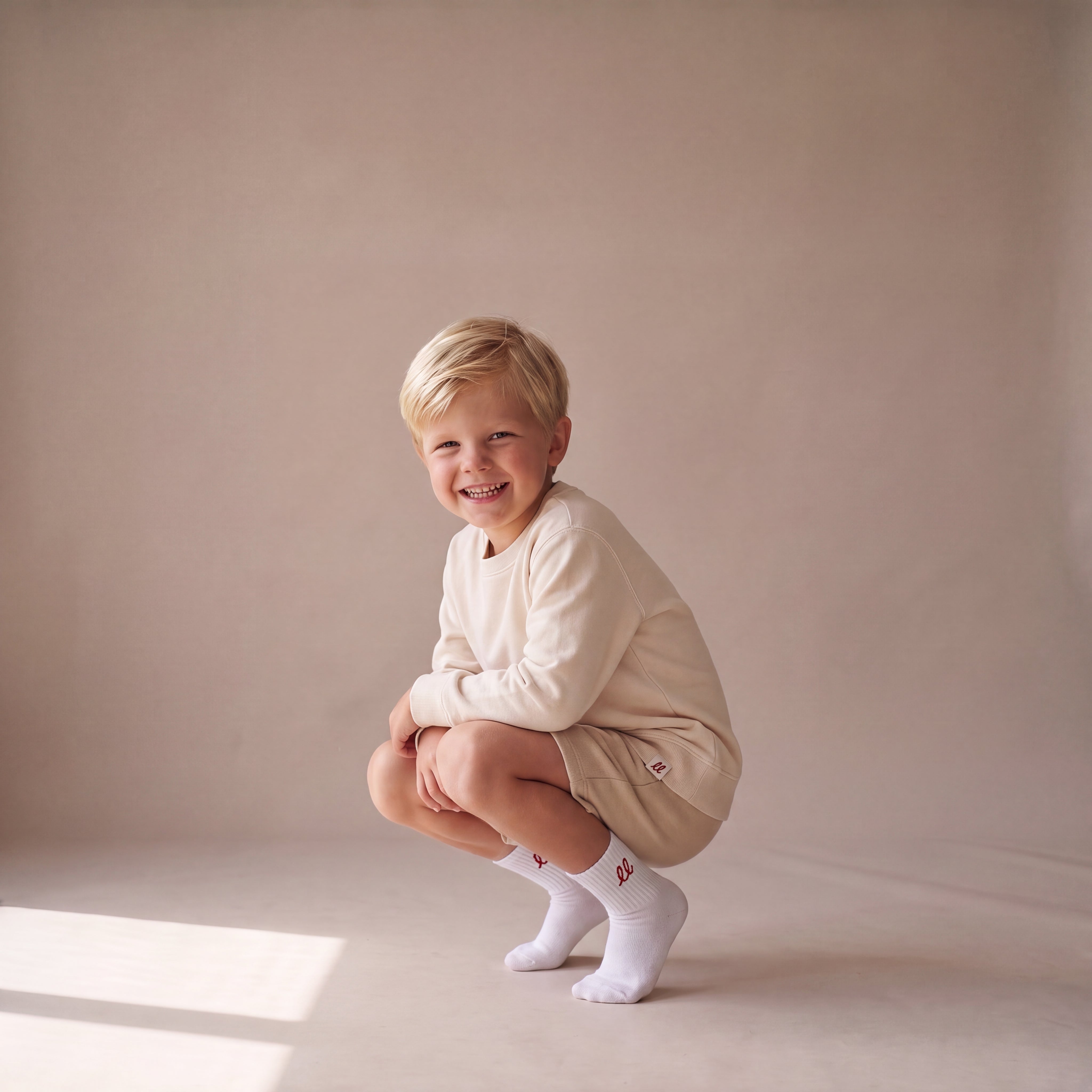 RULES? NAH. I'M LITTLE & LOVED. – Sweatshirt – getragen (Kind)