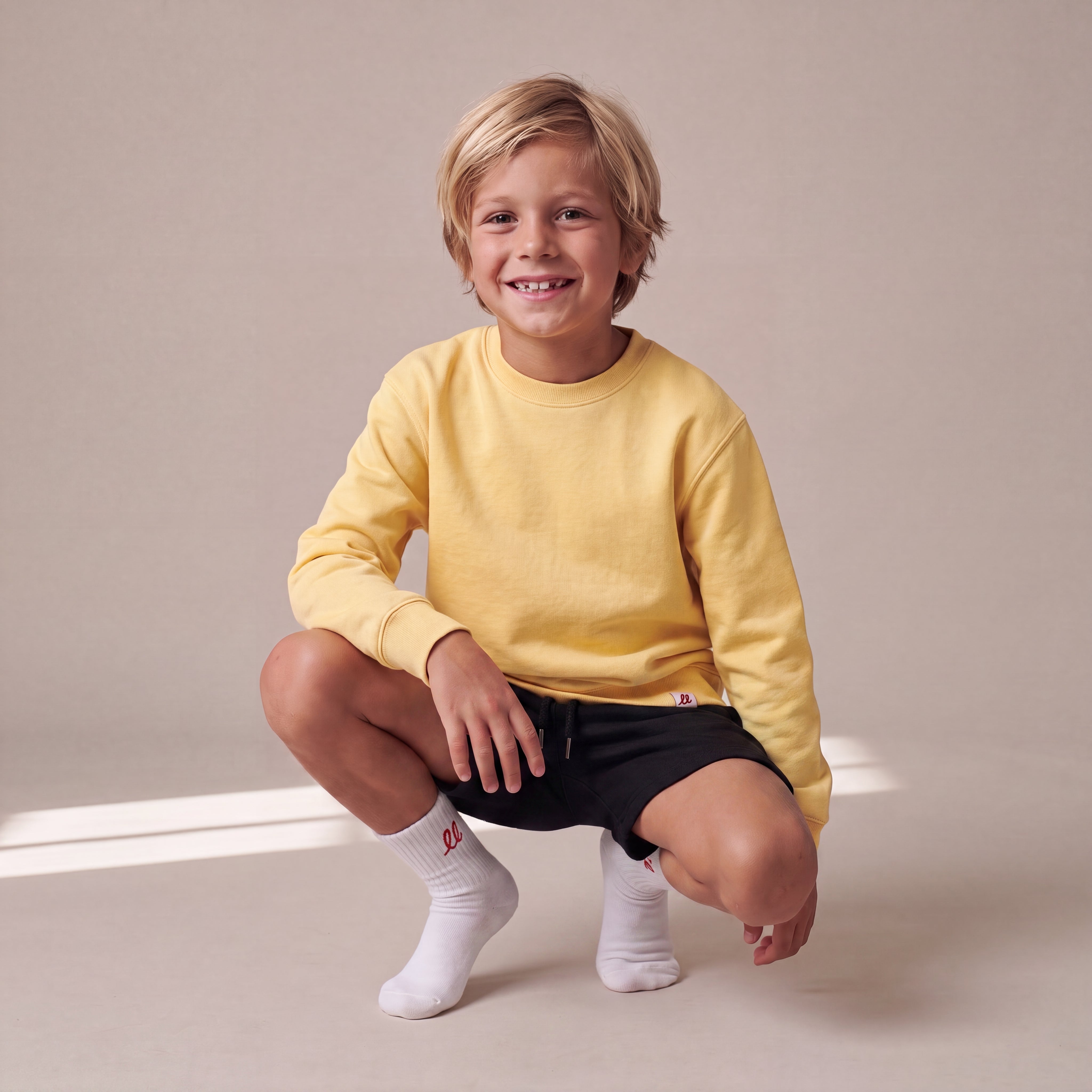 RULES? NAH. I'M LITTLE & LOVED. – Sweatshirt – getragen (Kind)