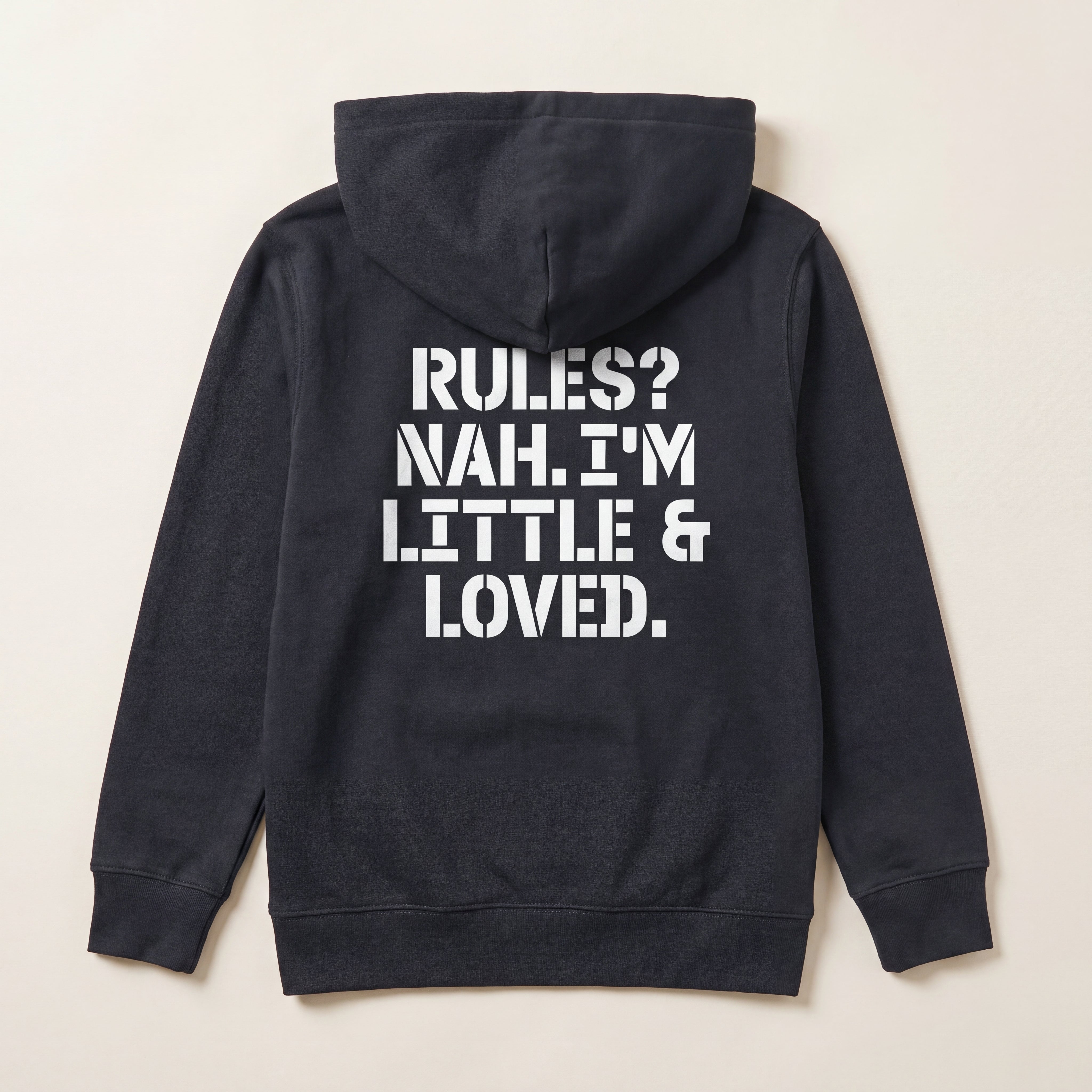 RULES? NAH. I'M LITTLE & LOVED. – Zip-Hoodie – Packshot Rücken (schwarz)