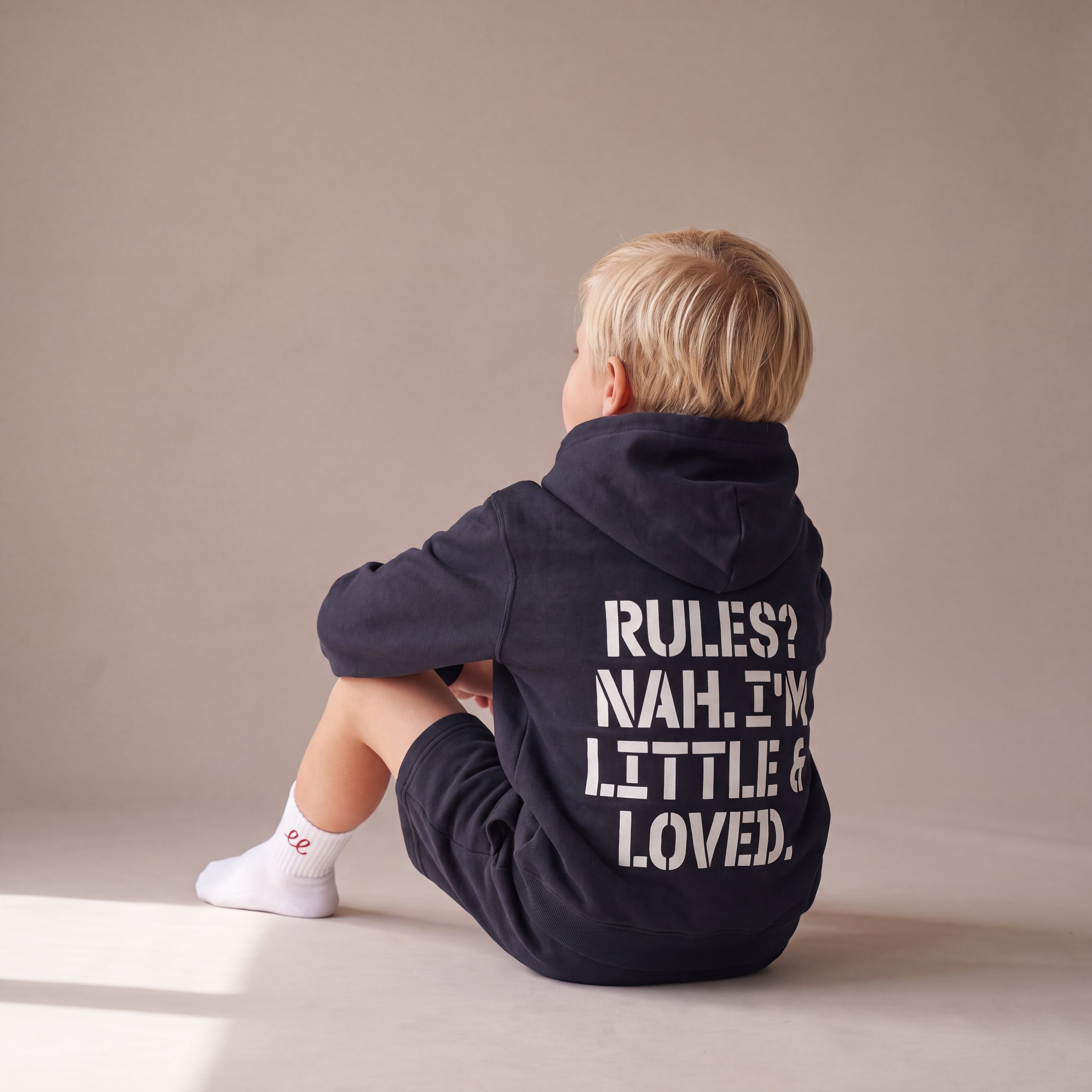RULES? NAH. I'M LITTLE & LOVED. – Zip-Hoodie – getragen (Kind)