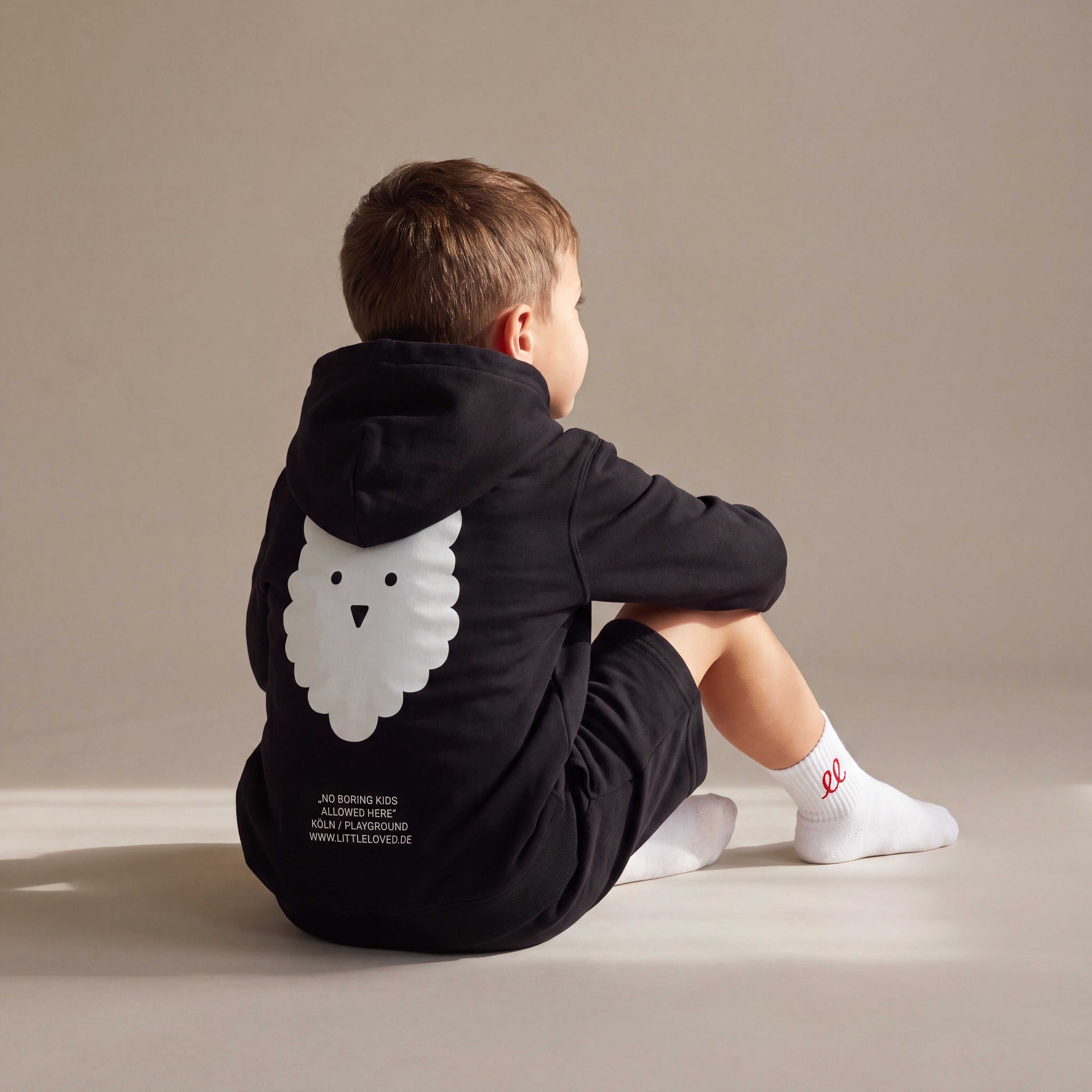 NO BORING KIDS ALLOWED HERE. – Hoodie – getragen (Kind)