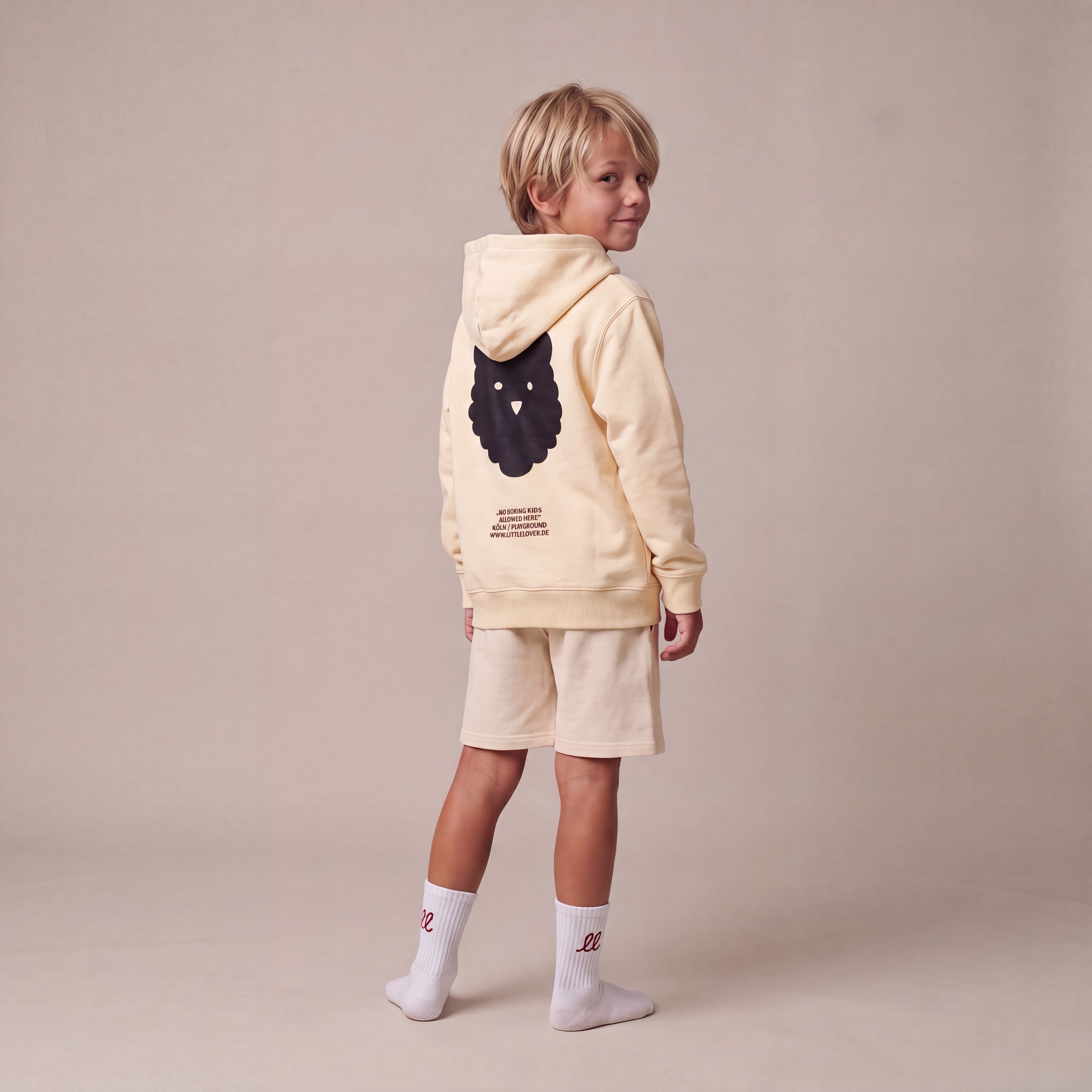 NO BORING KIDS ALLOWED HERE. – Hoodie – getragen (Kind)