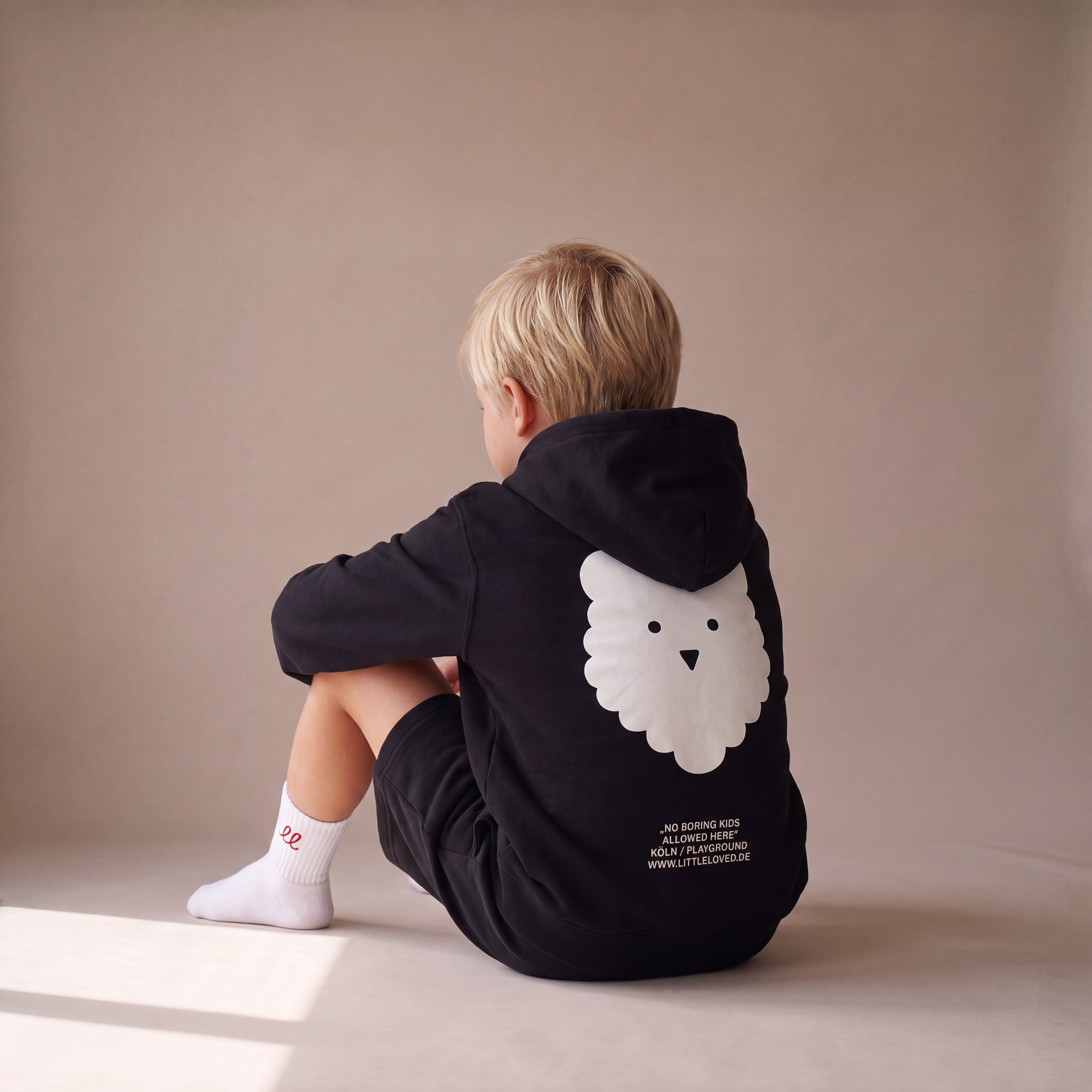 NO BORING KIDS ALLOWED HERE. – Zip-Hoodie – getragen (Kind)