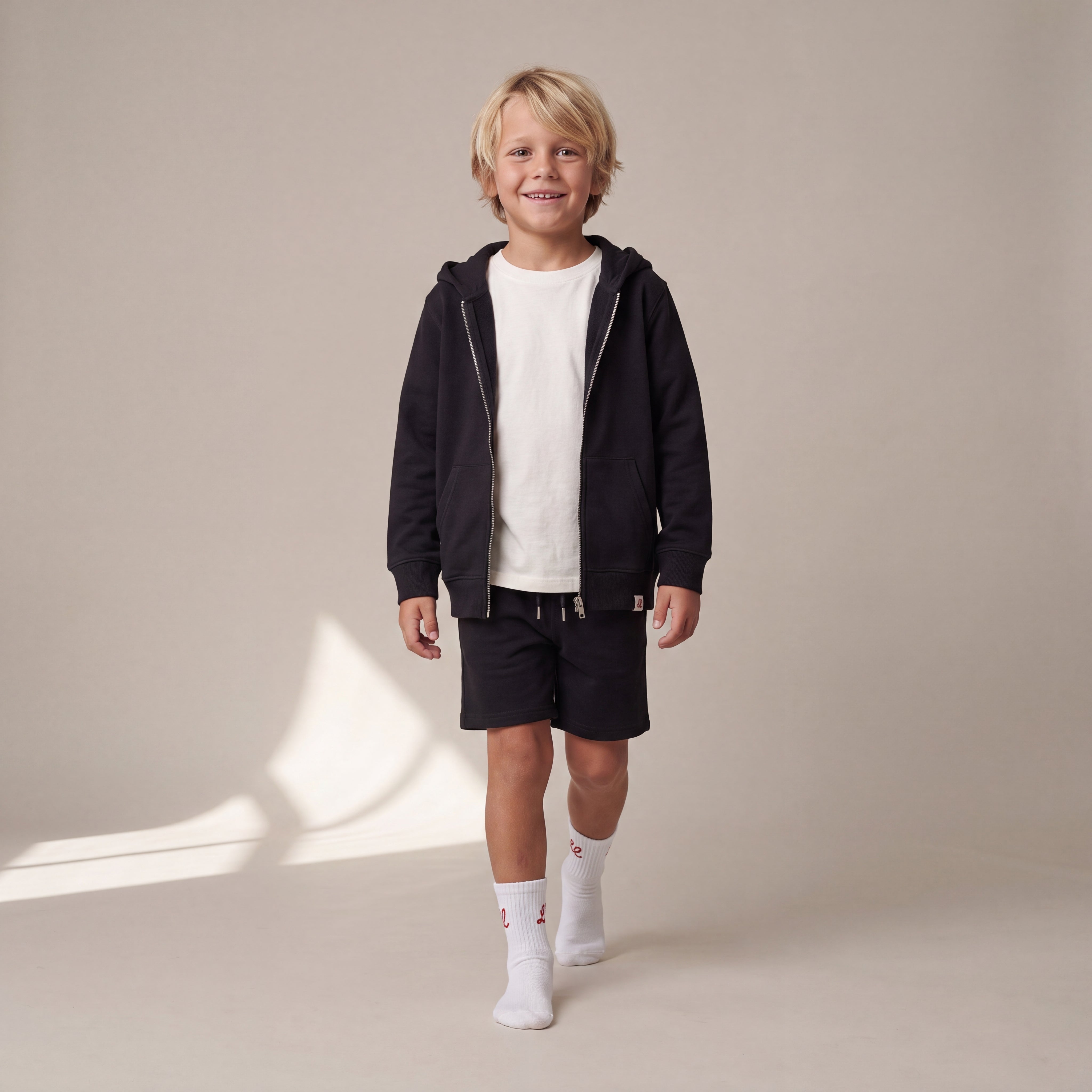 NO BORING KIDS ALLOWED HERE. – Zip-Hoodie – getragen (Kind)