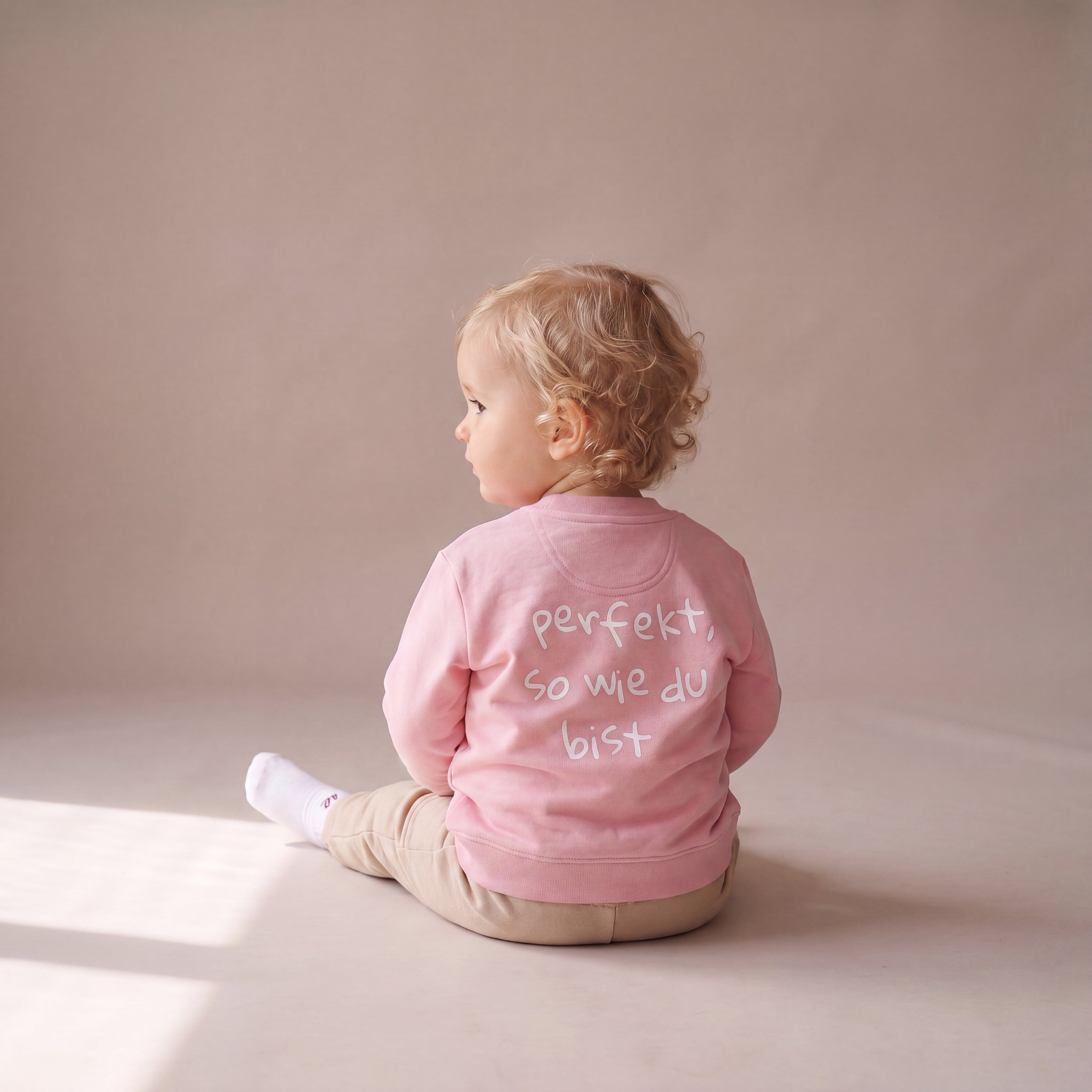 Perfekt, so wie du bist – Sweatshirt – getragen (Baby)