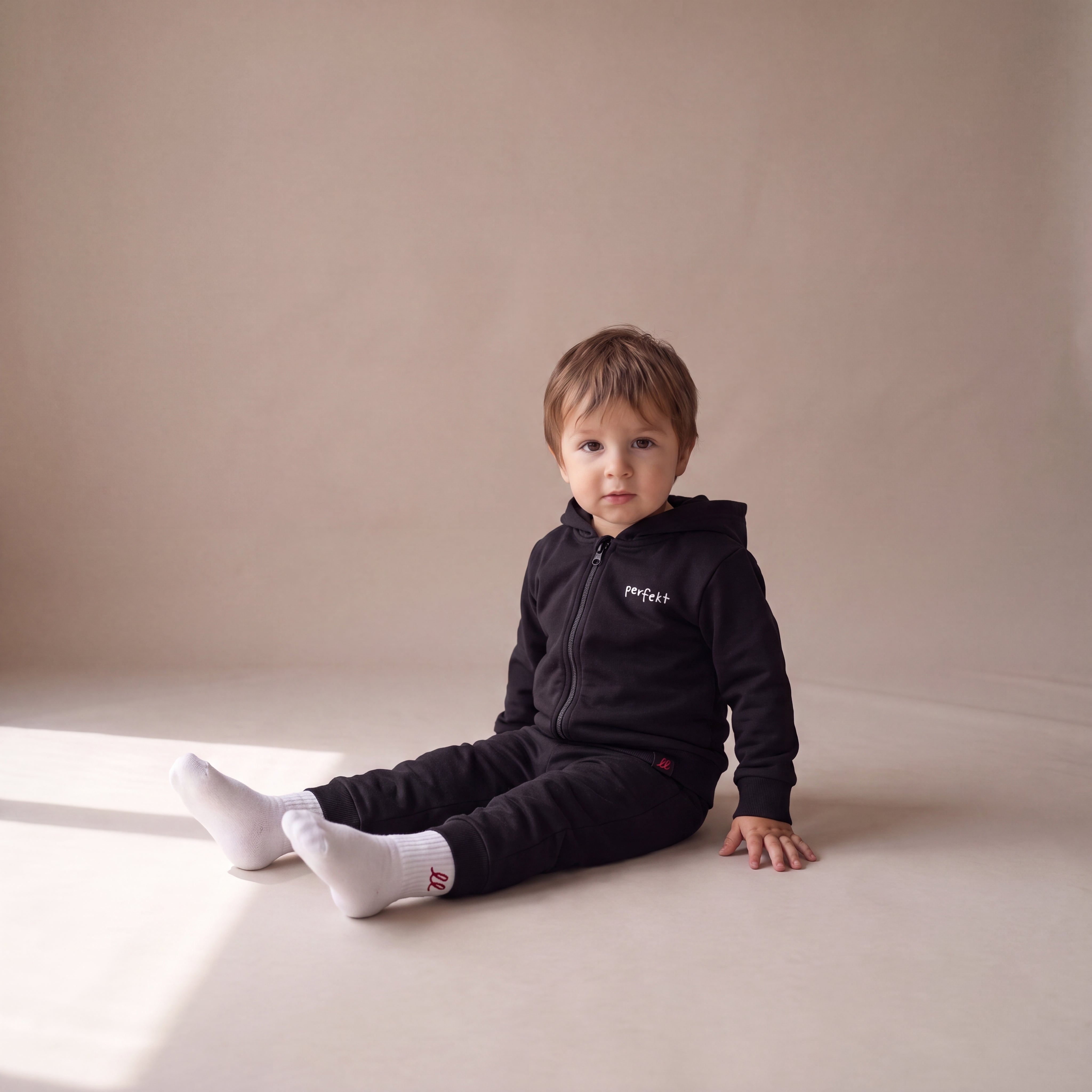 Perfekt, so wie du bist – Zip-Hoodie – getragen (Baby)