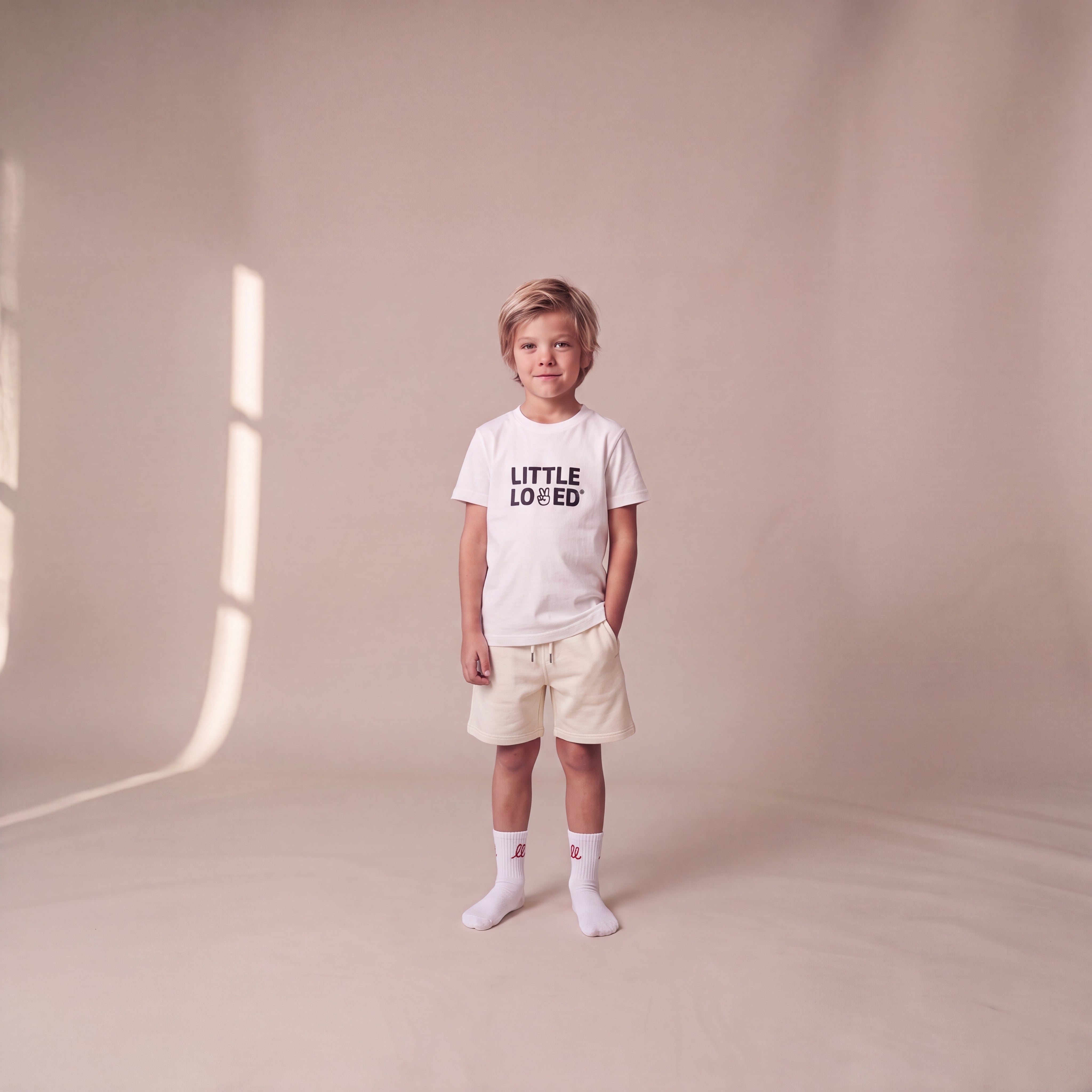 LITTLE LOVED – Set mit Off-White-Shorts (Kind)