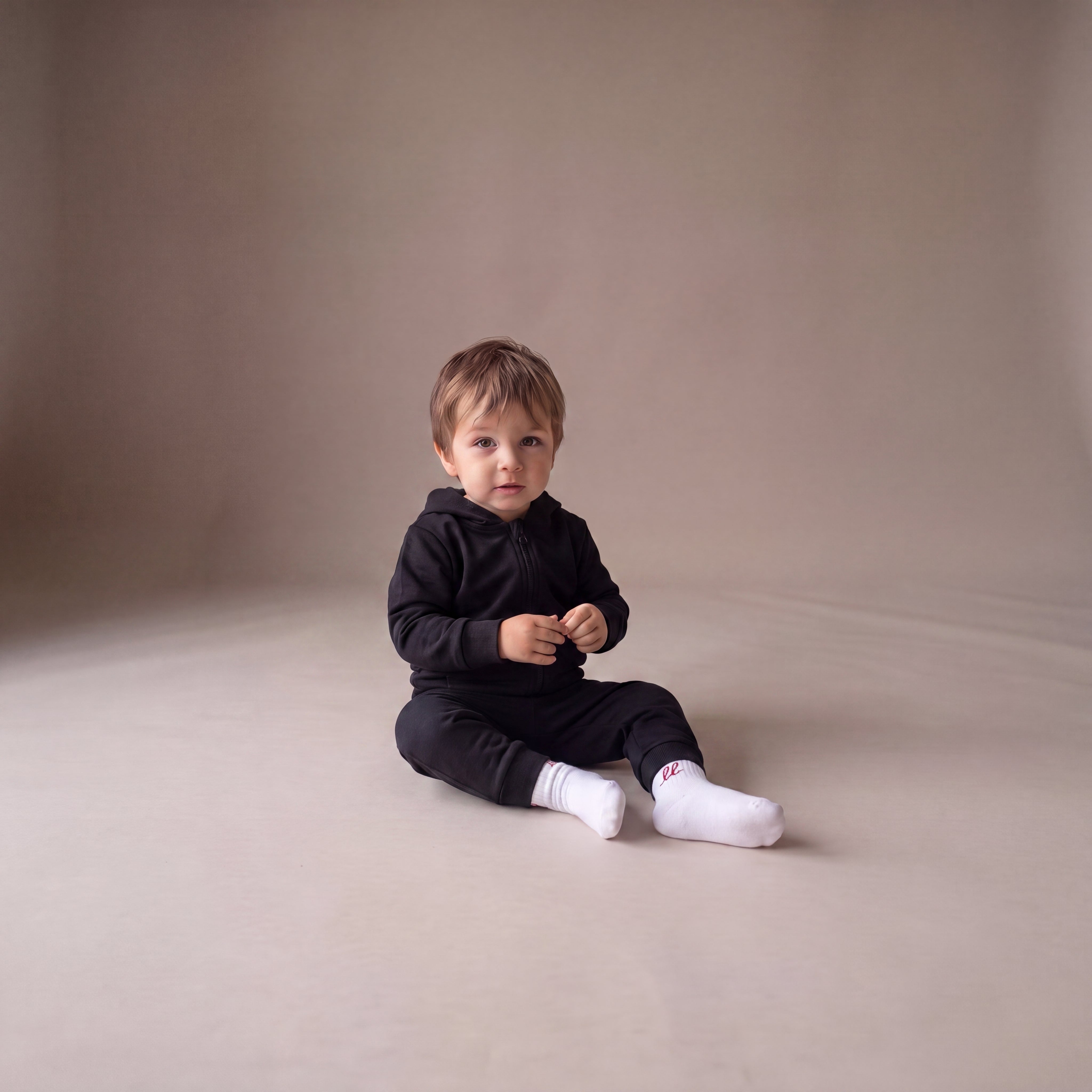 Blank – Zip-Hoodie – getragen (Baby)