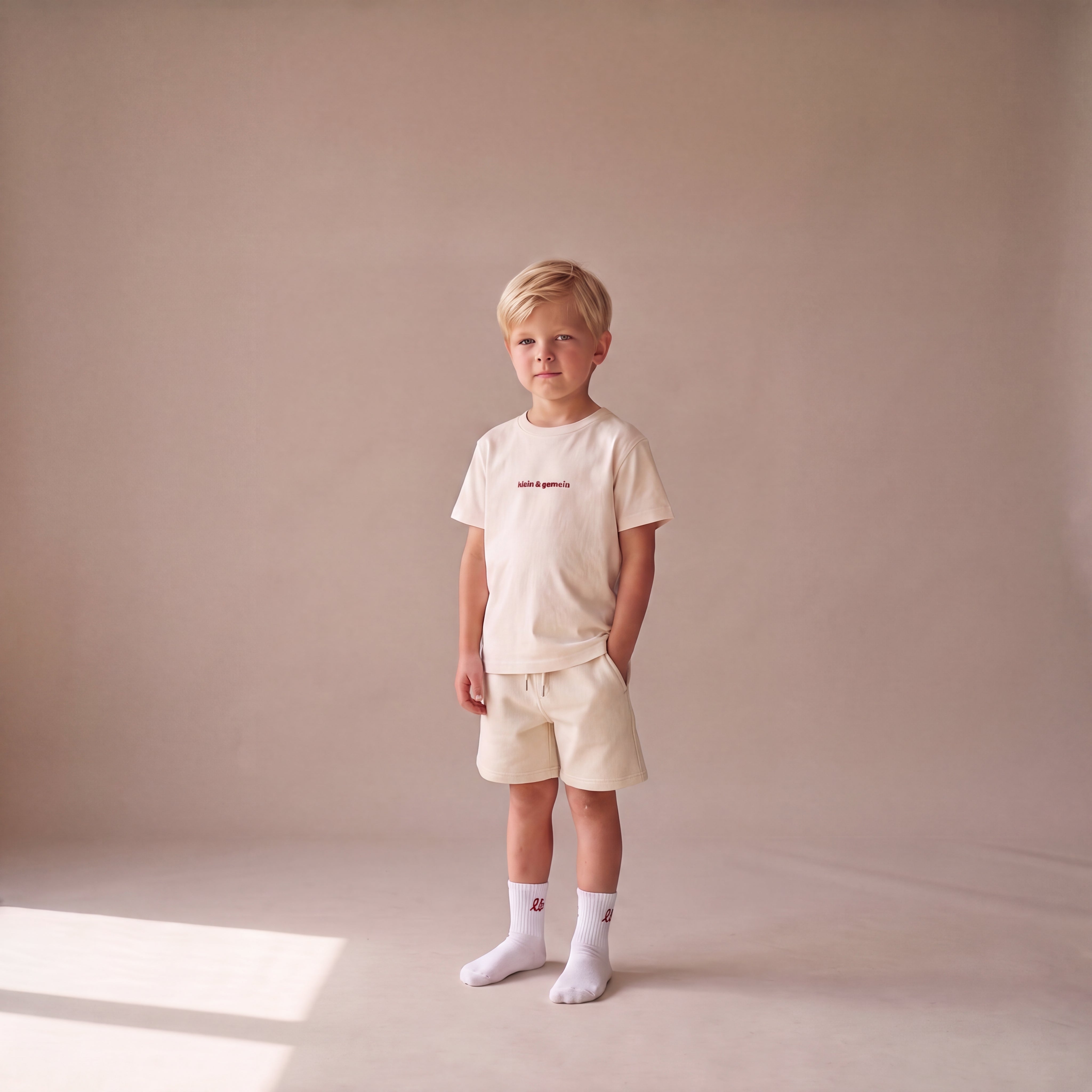 Klein & Gemein – Set mit Off-White-Shorts (Kind)