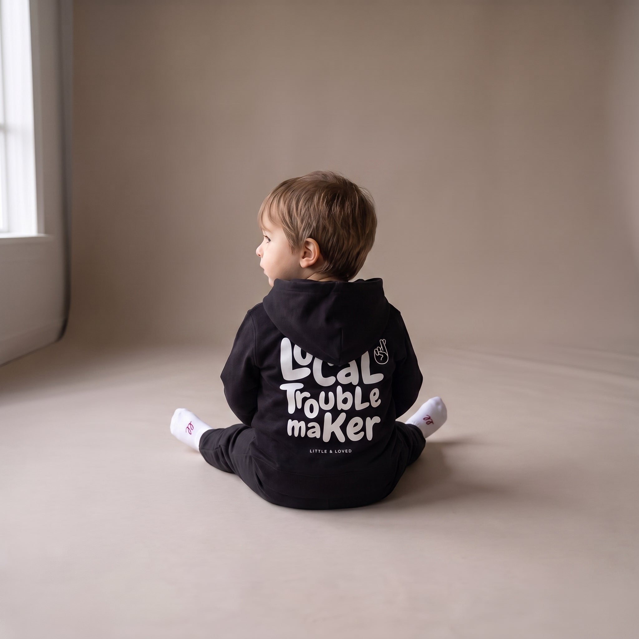 Local Troublemaker – Hoodie – getragen (Baby)