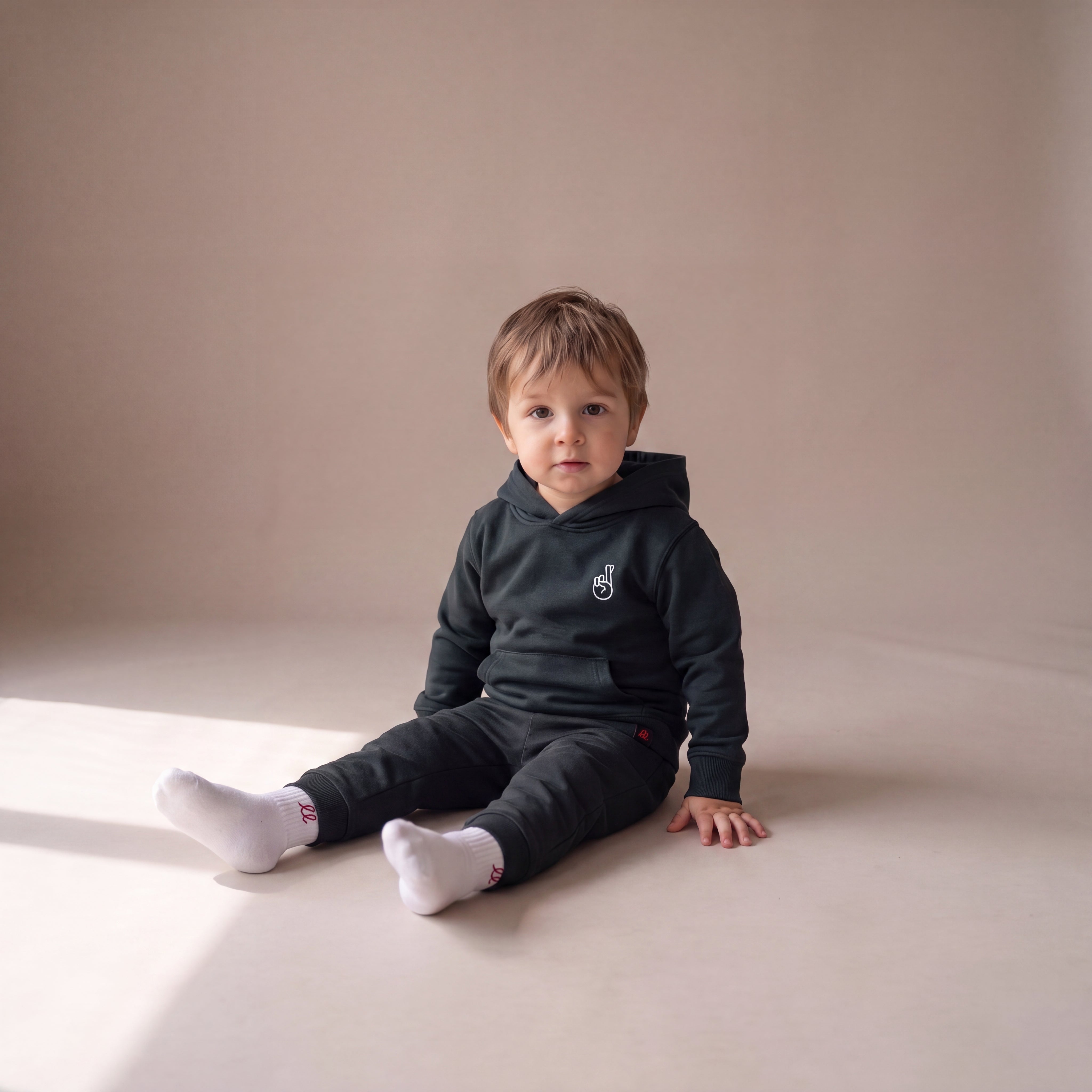 Local Troublemaker – Hoodie – getragen (Baby)