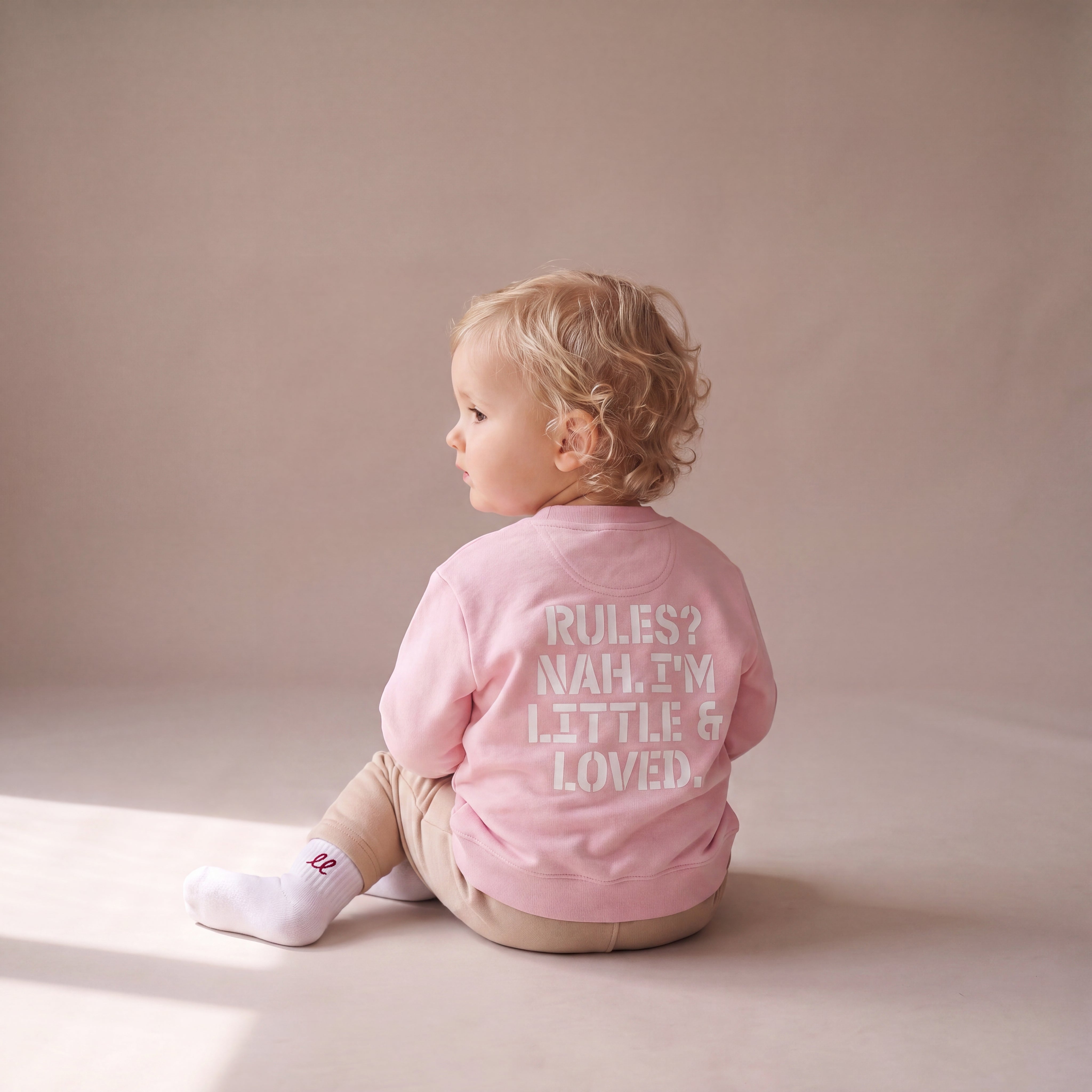 RULES? NAH. I'M LITTLE & LOVED. – Sweatshirt – getragen (Baby)