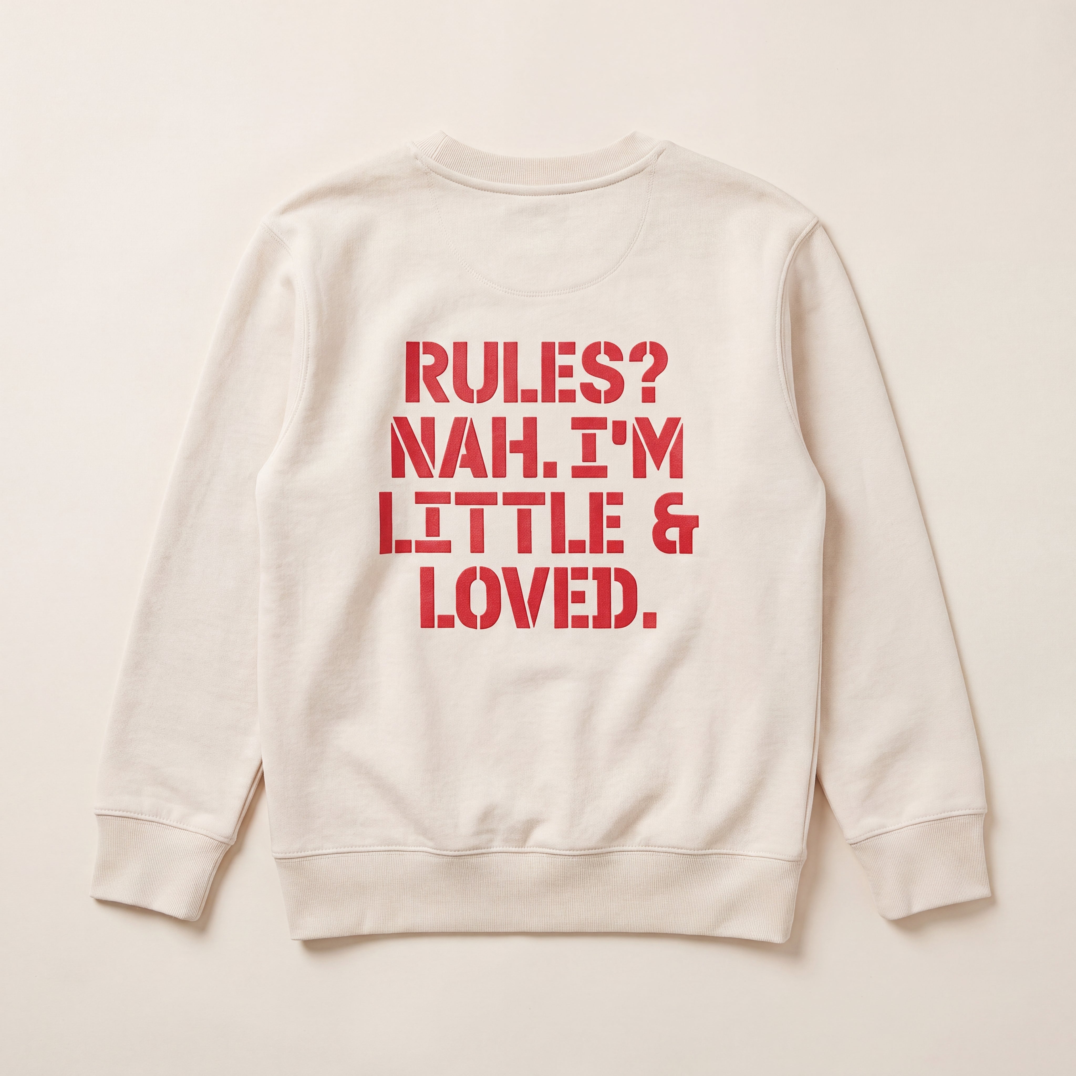 RULES? NAH. I'M LITTLE & LOVED. – Sweatshirt – Packshot Rücken (off-white)