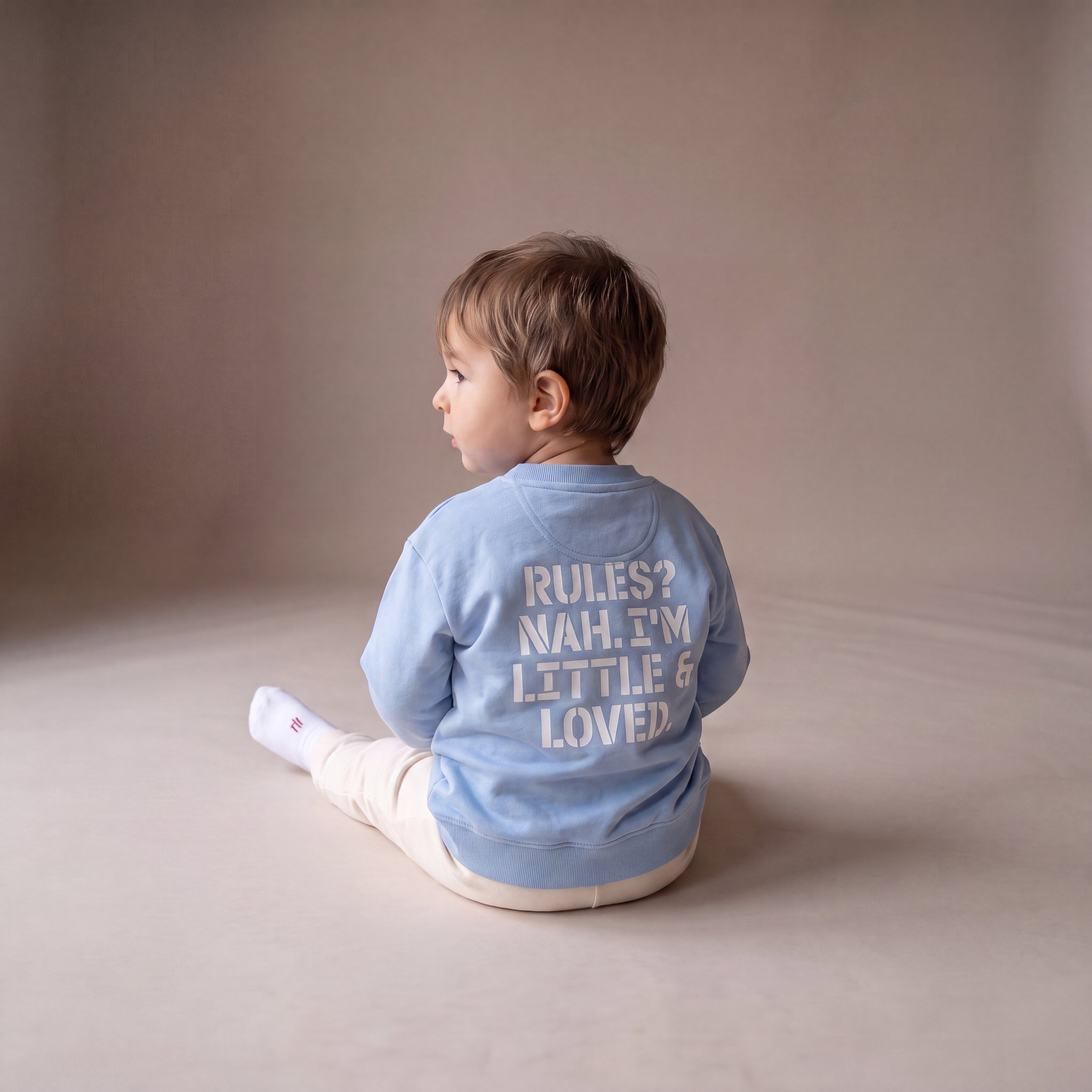 RULES? NAH. I'M LITTLE & LOVED. – Sweatshirt – getragen (Baby)