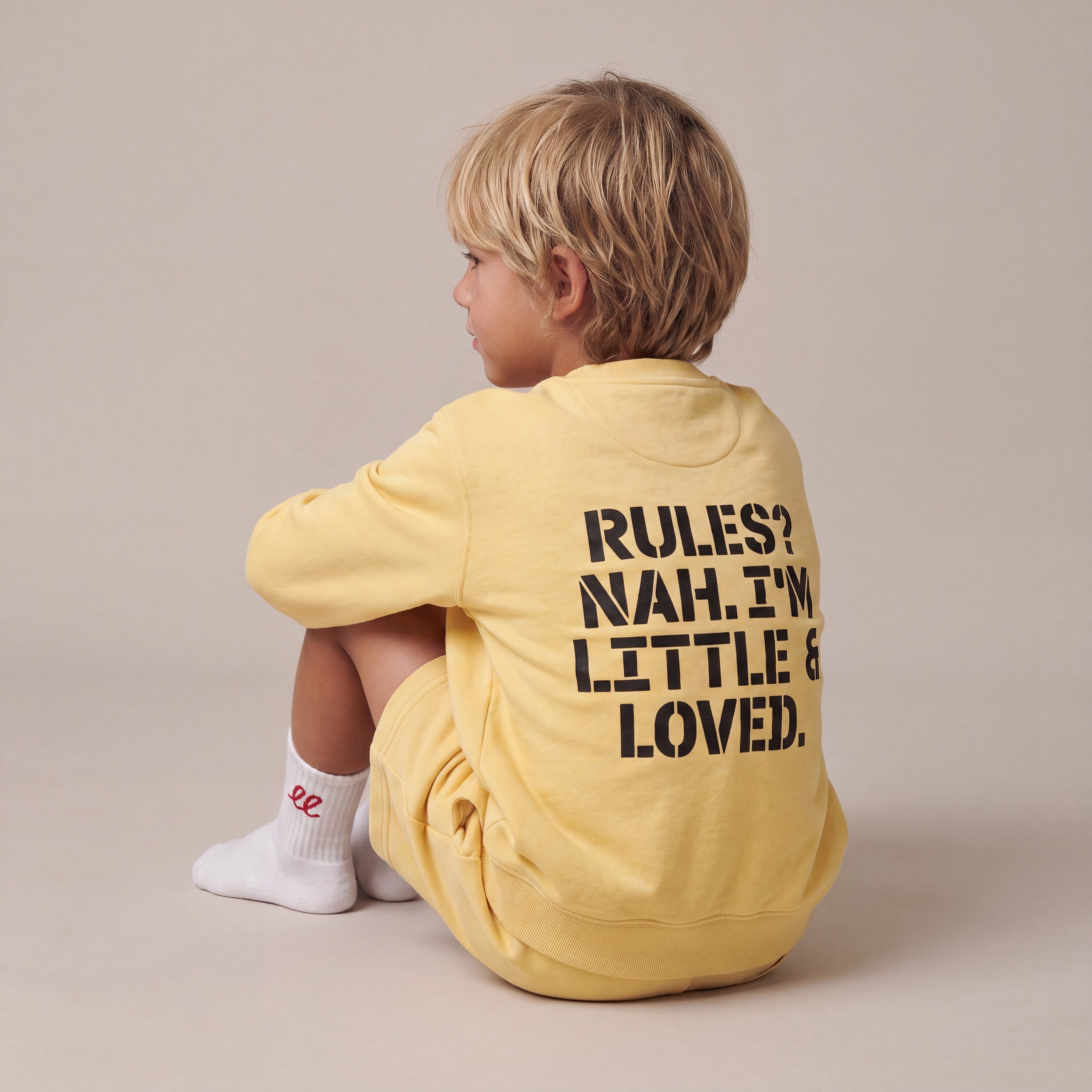 RULES? NAH. I'M LITTLE & LOVED. – Sweatshirt – getragen (Kind)