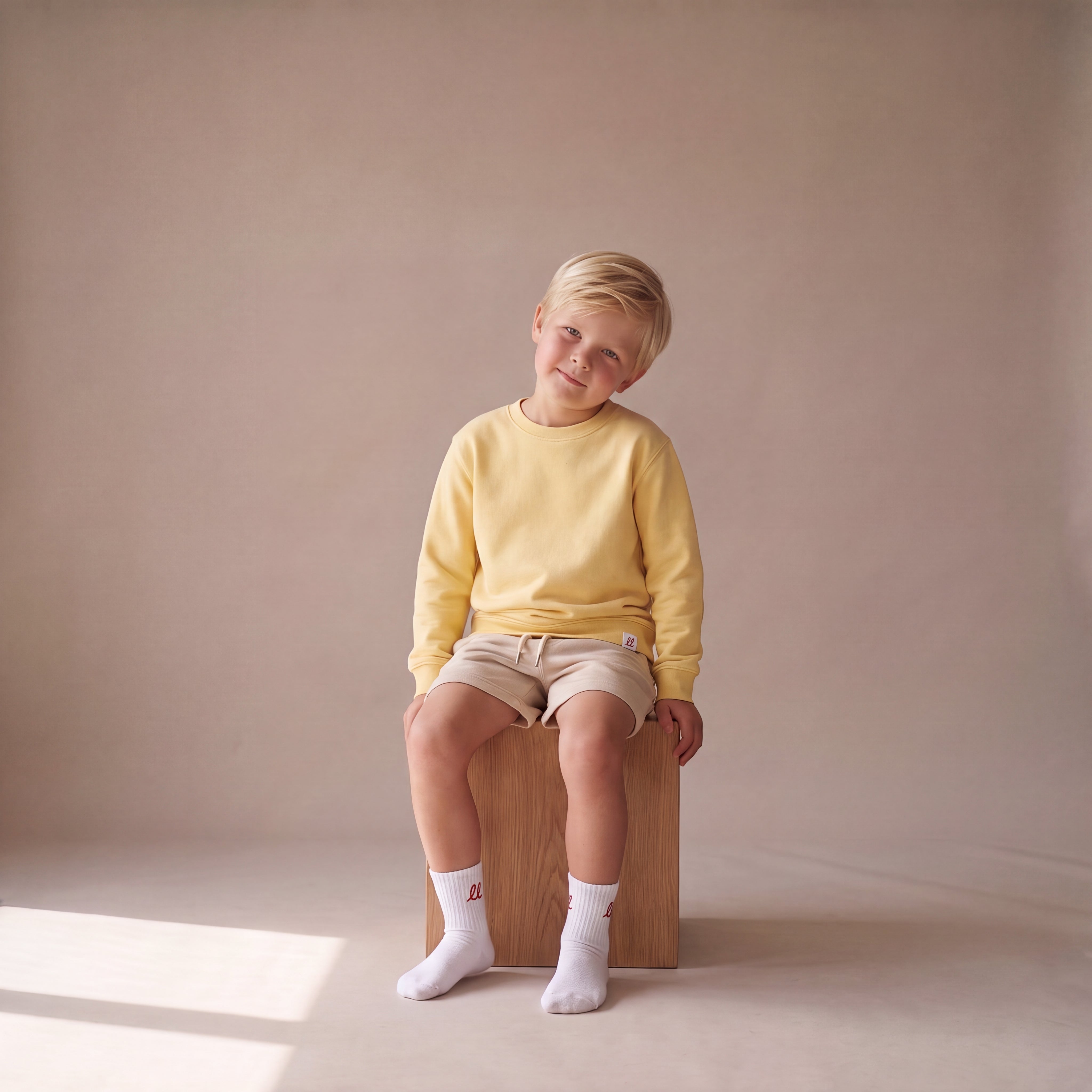 RULES? NAH. I'M LITTLE & LOVED. – Sweatshirt – getragen (Kind)