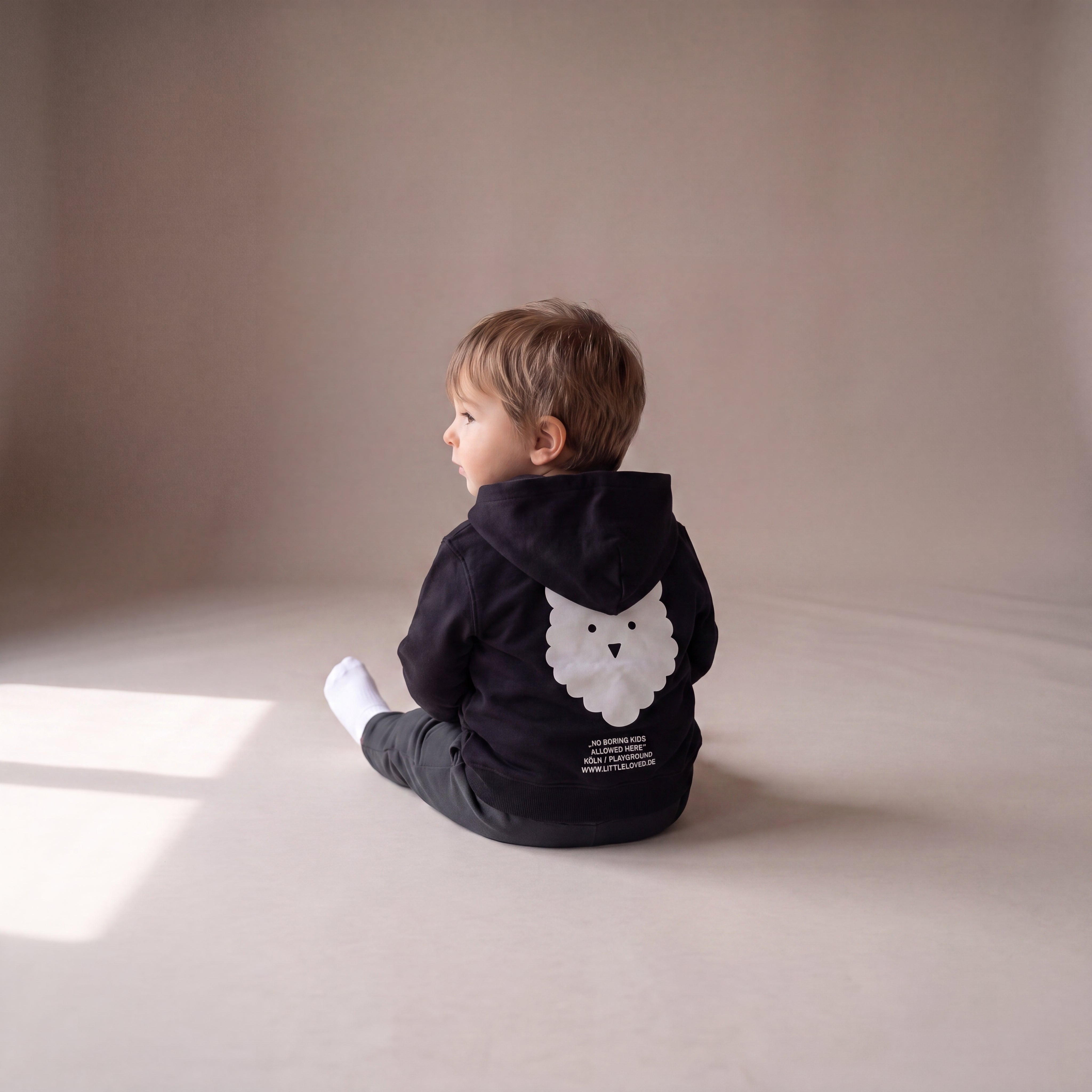 NO BORING KIDS ALLOWED HERE. – Hoodie – getragen (Baby)
