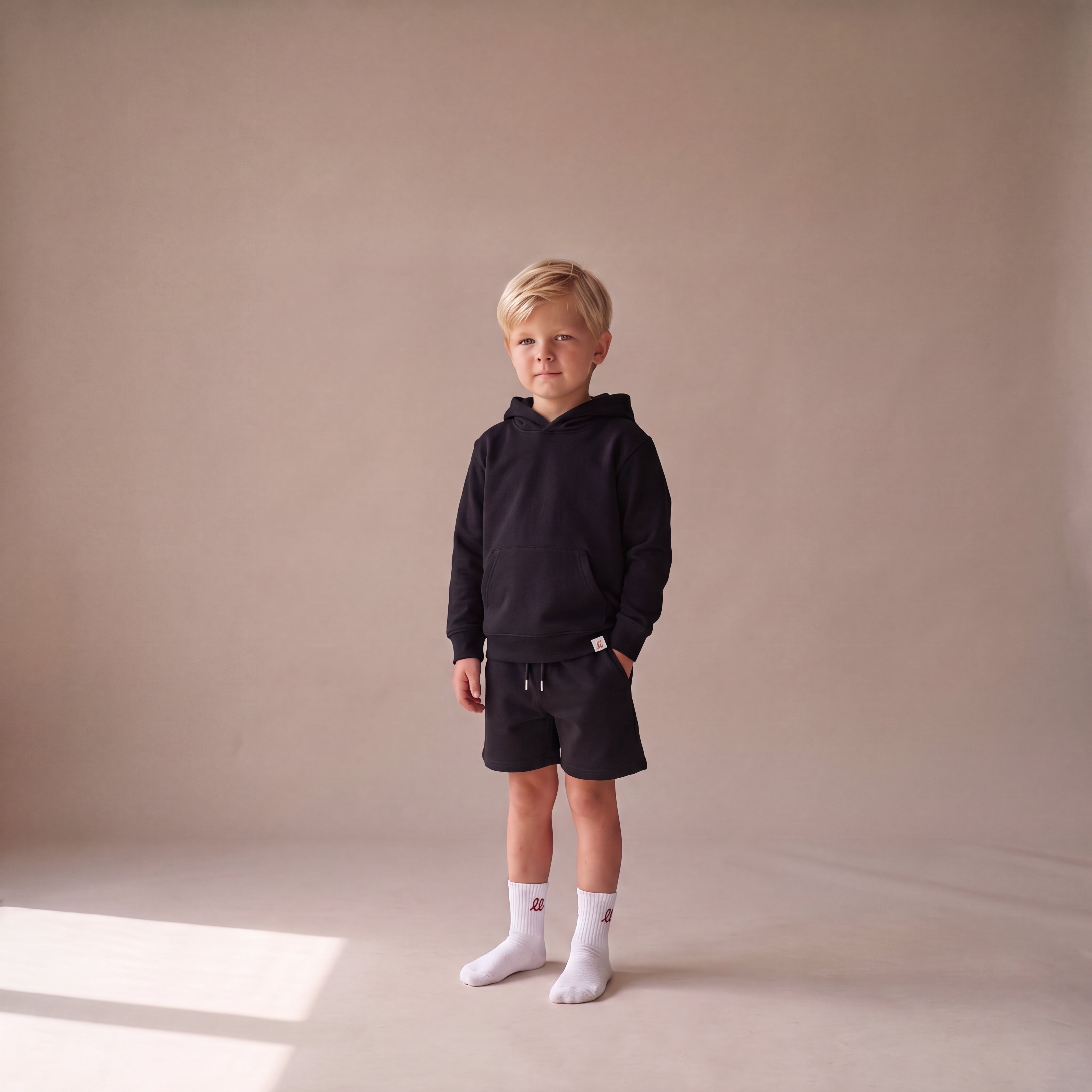 NO BORING KIDS ALLOWED HERE. – Hoodie – getragen (Kind)