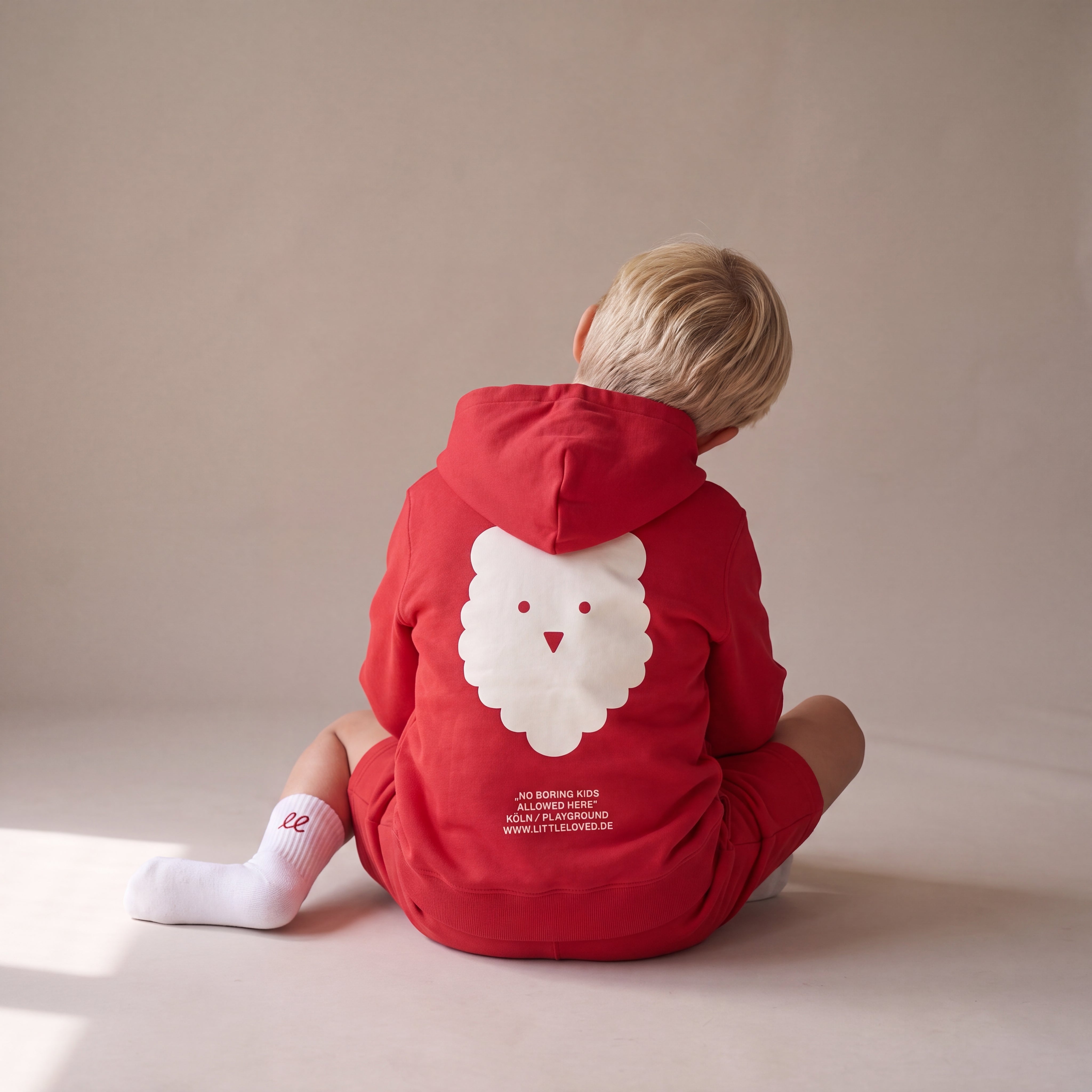 NO BORING KIDS ALLOWED HERE. – Hoodie – getragen (Kind)