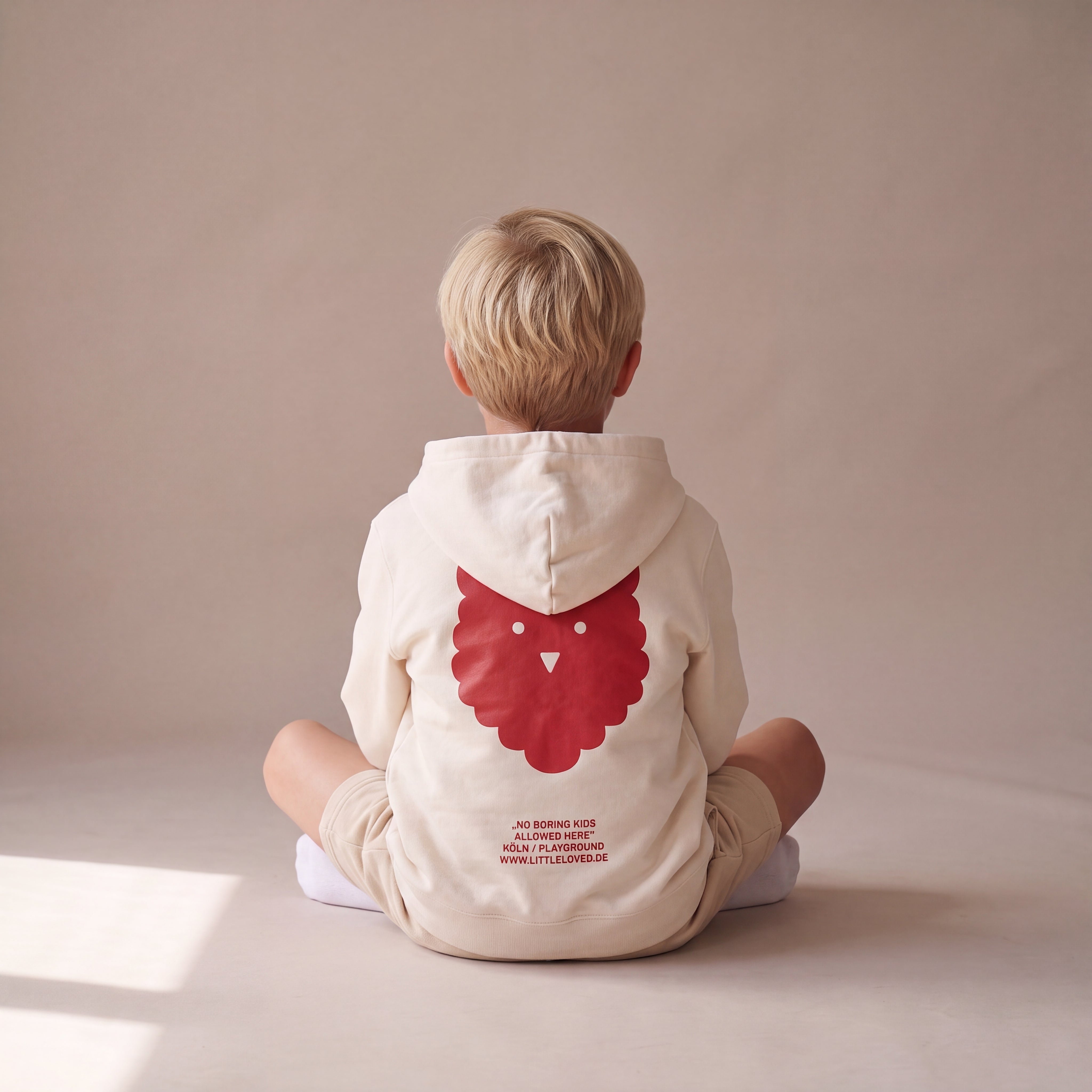 NO BORING KIDS ALLOWED HERE. – Hoodie – getragen (Kind)