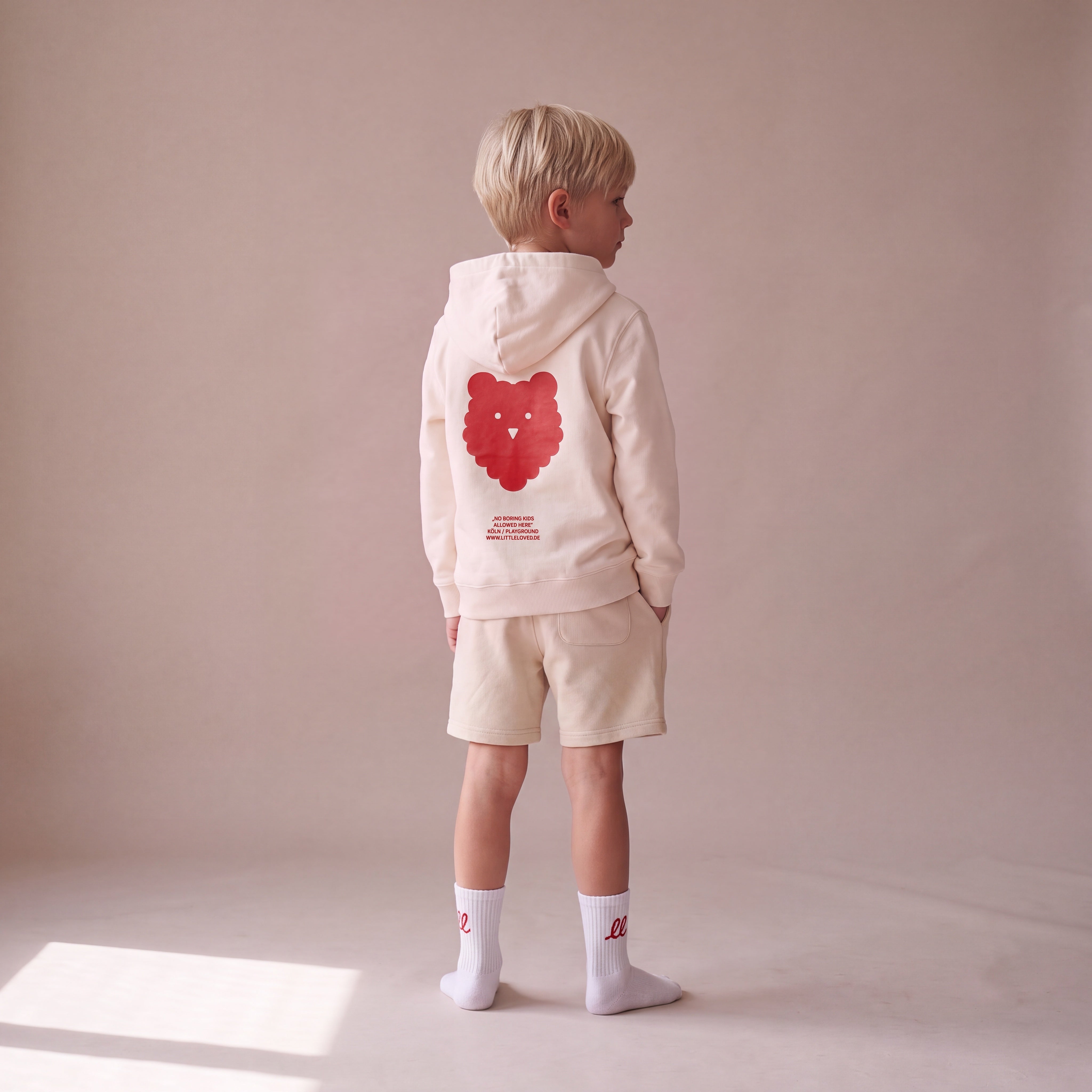 NO BORING KIDS ALLOWED HERE. – Hoodie – getragen (Kind)