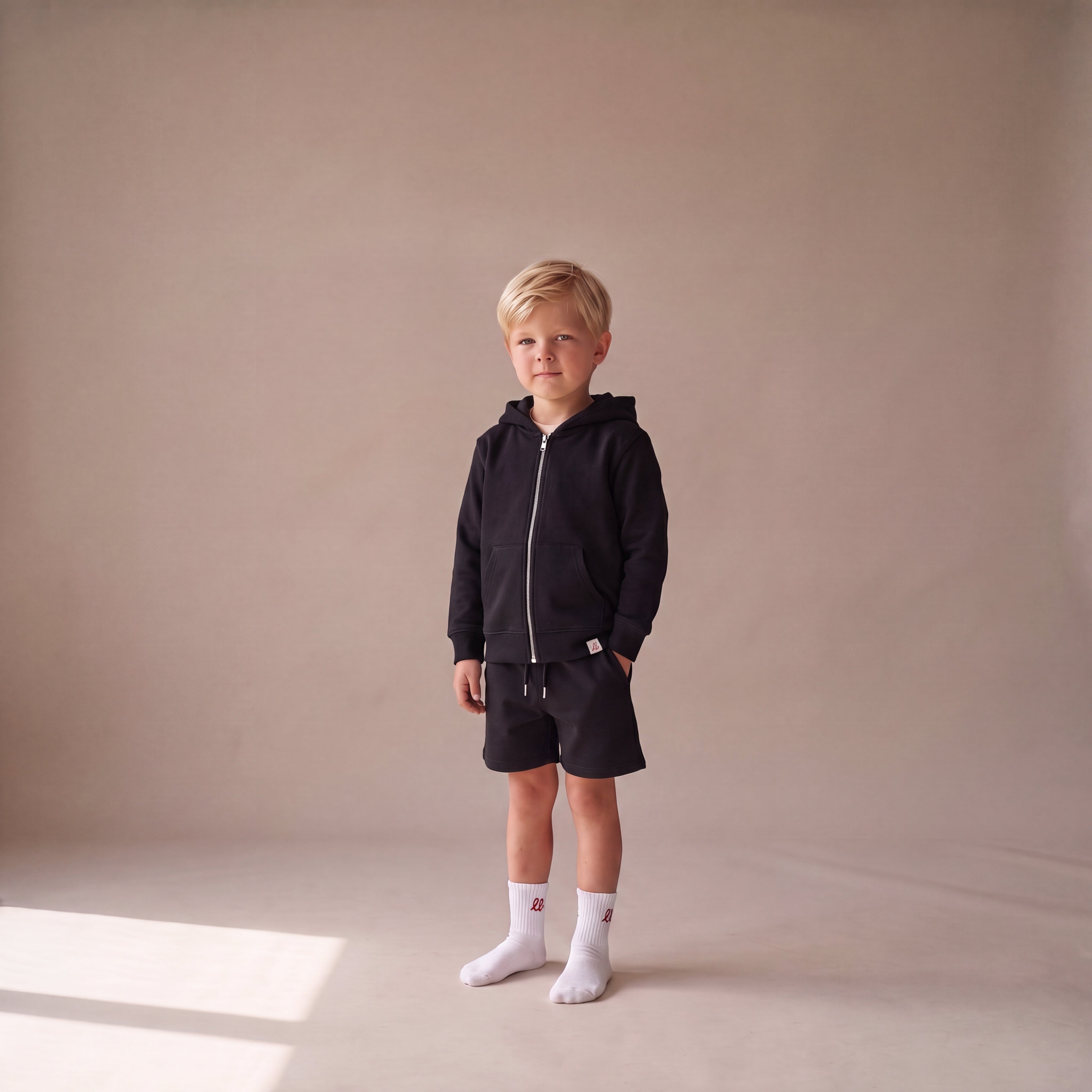 NO BORING KIDS ALLOWED HERE. – Zip-Hoodie – getragen (Kind)