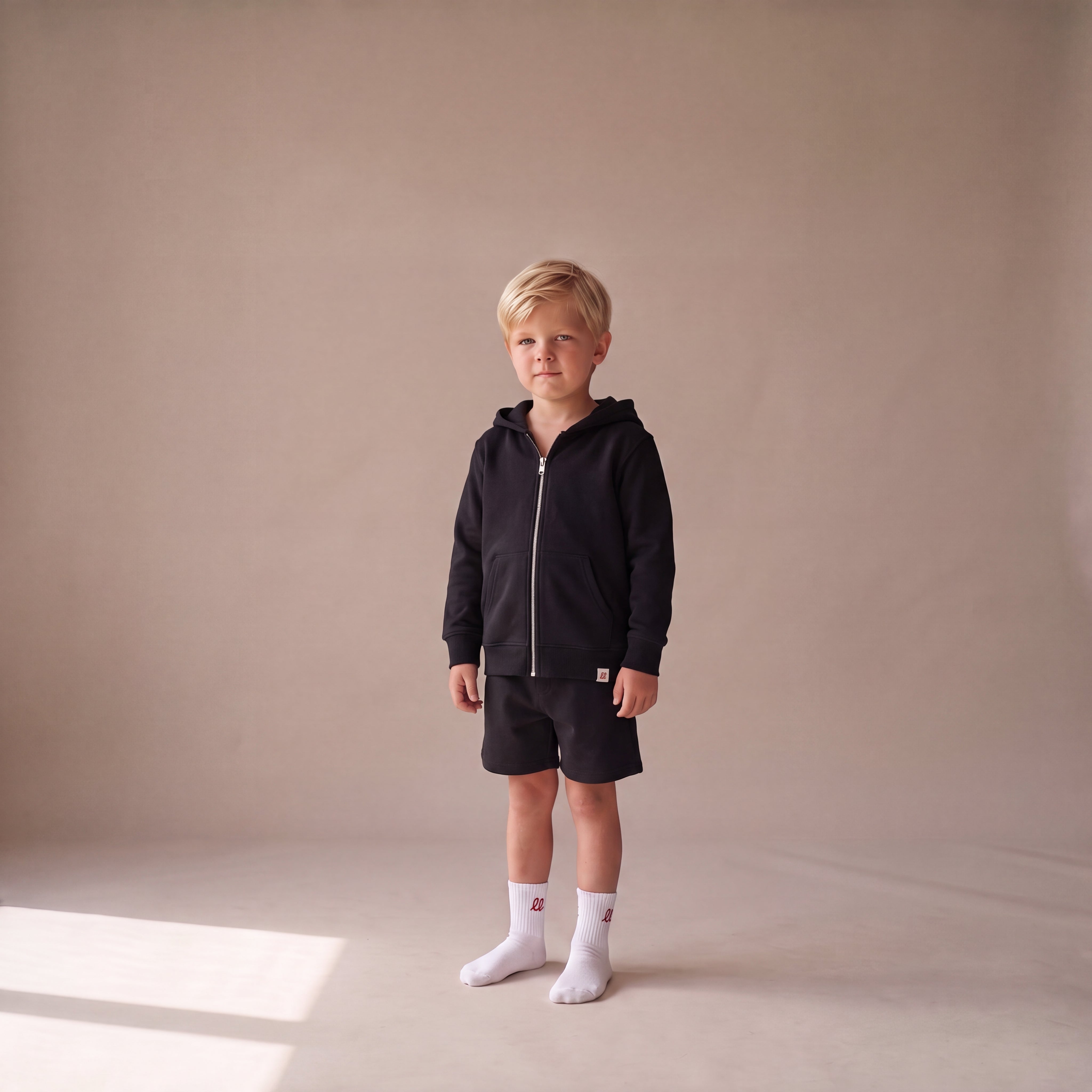 NO BORING KIDS ALLOWED HERE. – Zip-Hoodie – getragen (Kind)