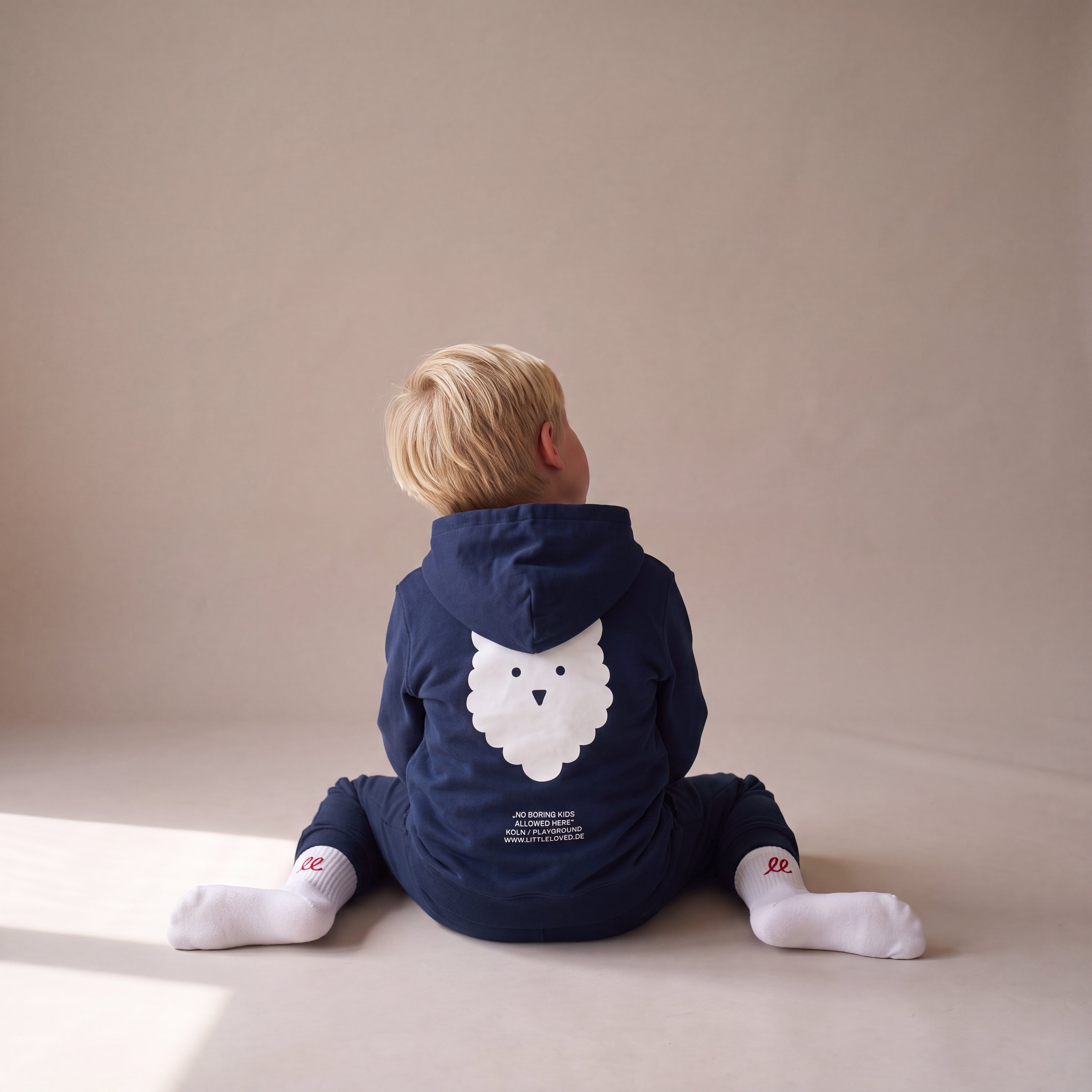 NO BORING KIDS ALLOWED HERE. – Zip-Hoodie – Navy