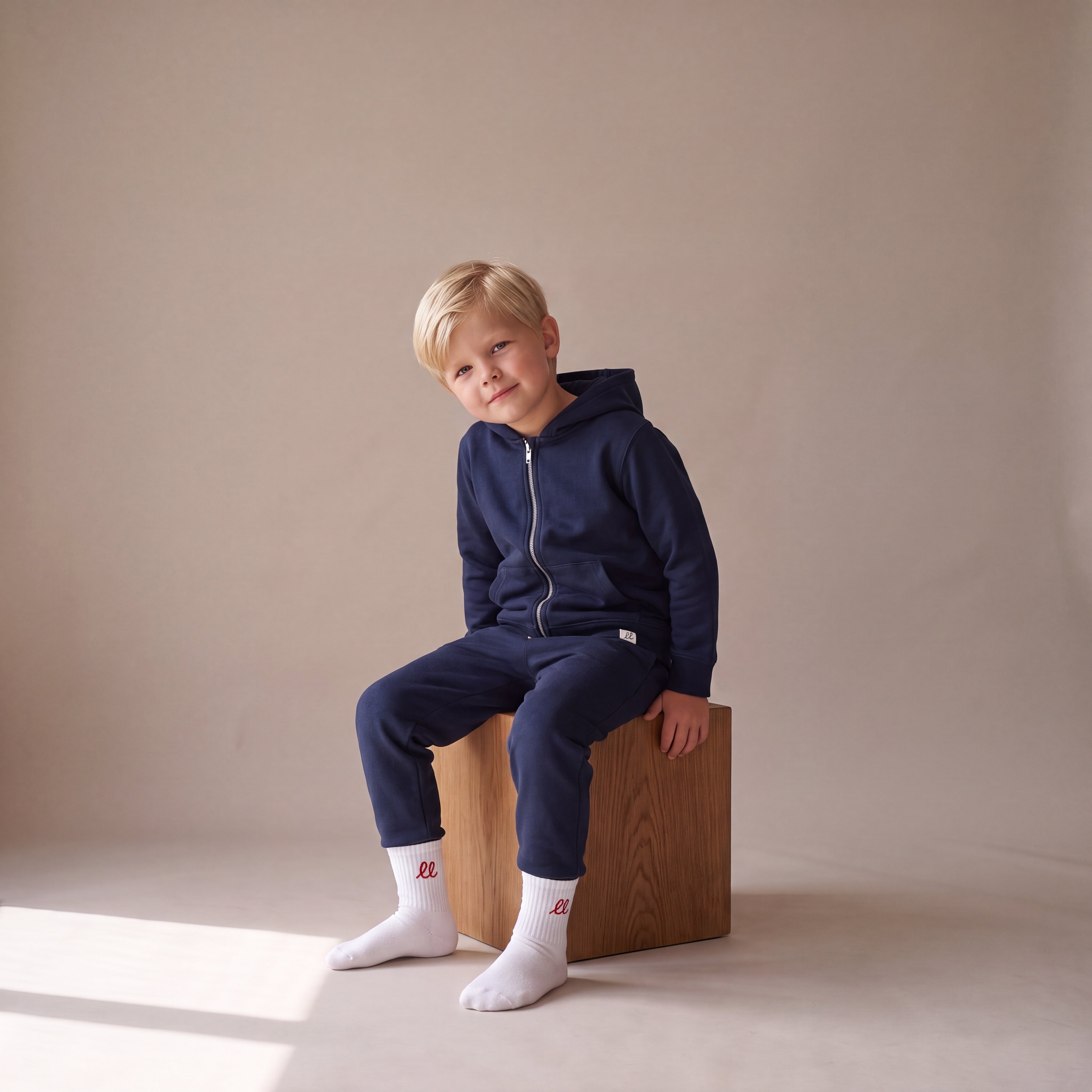 NO BORING KIDS ALLOWED HERE. – Zip-Hoodie – Navy
