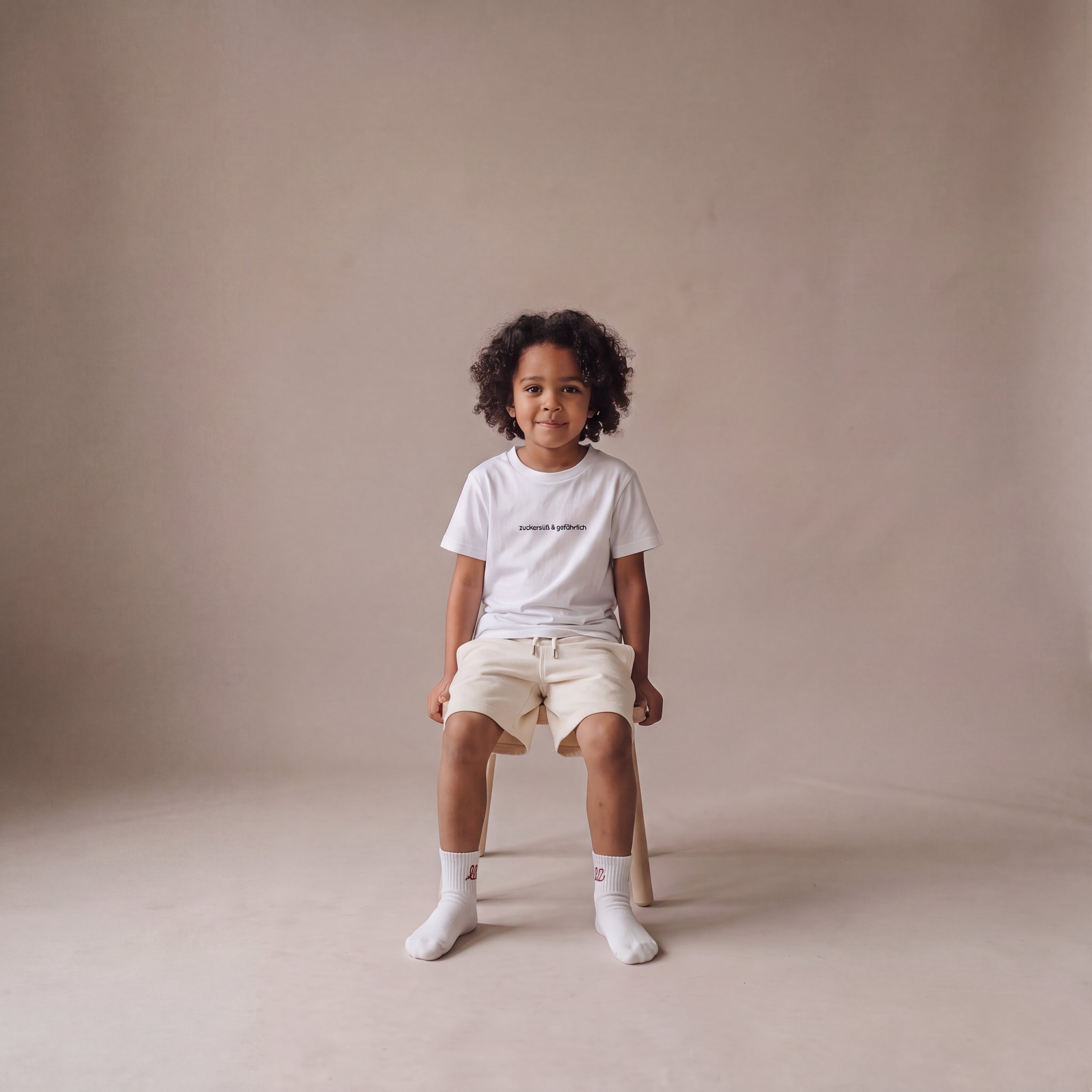 Zuckersüß & gefährlich – Set mit Off-White-Shorts (Kind)