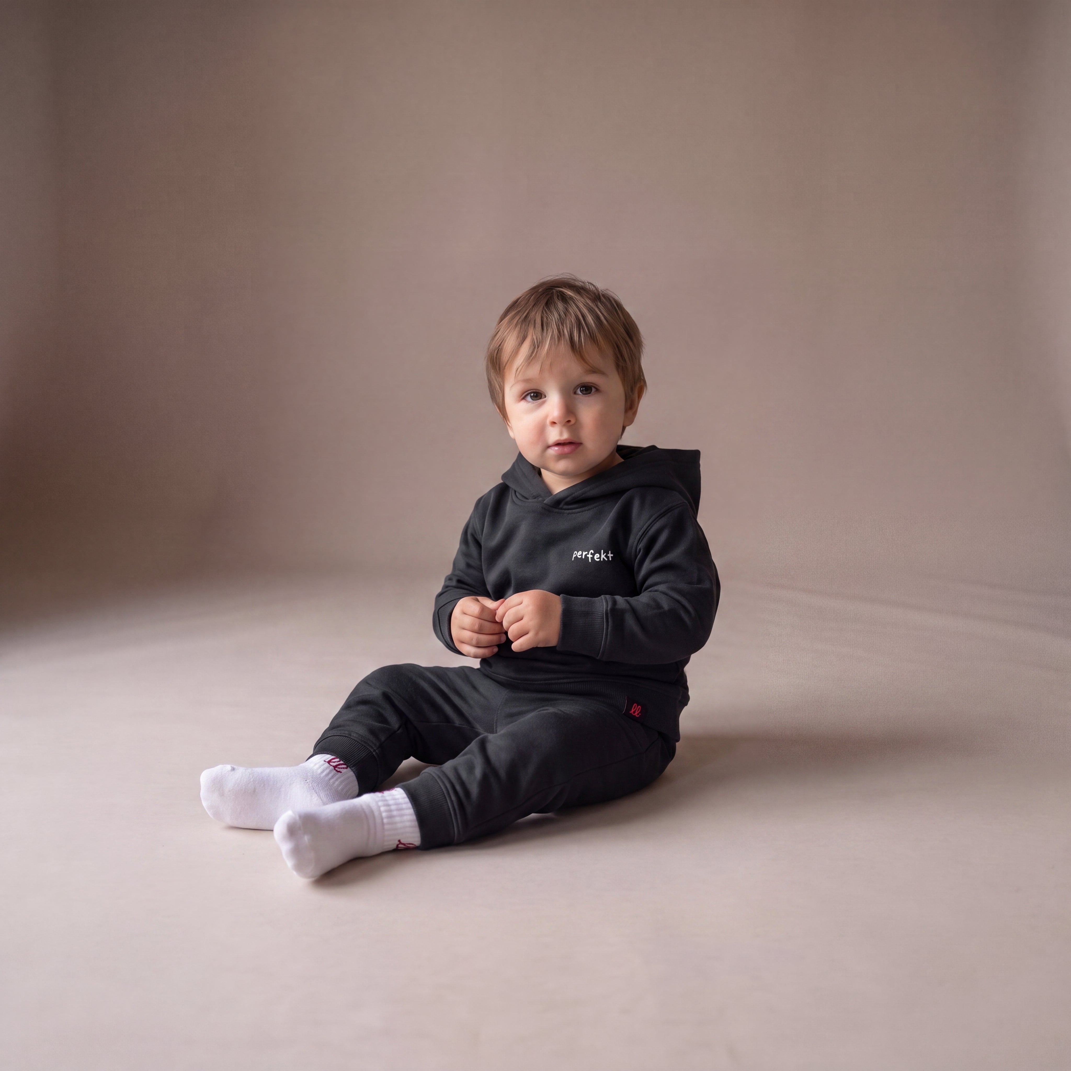 Perfekt, so wie du bist – Hoodie – getragen (Baby)