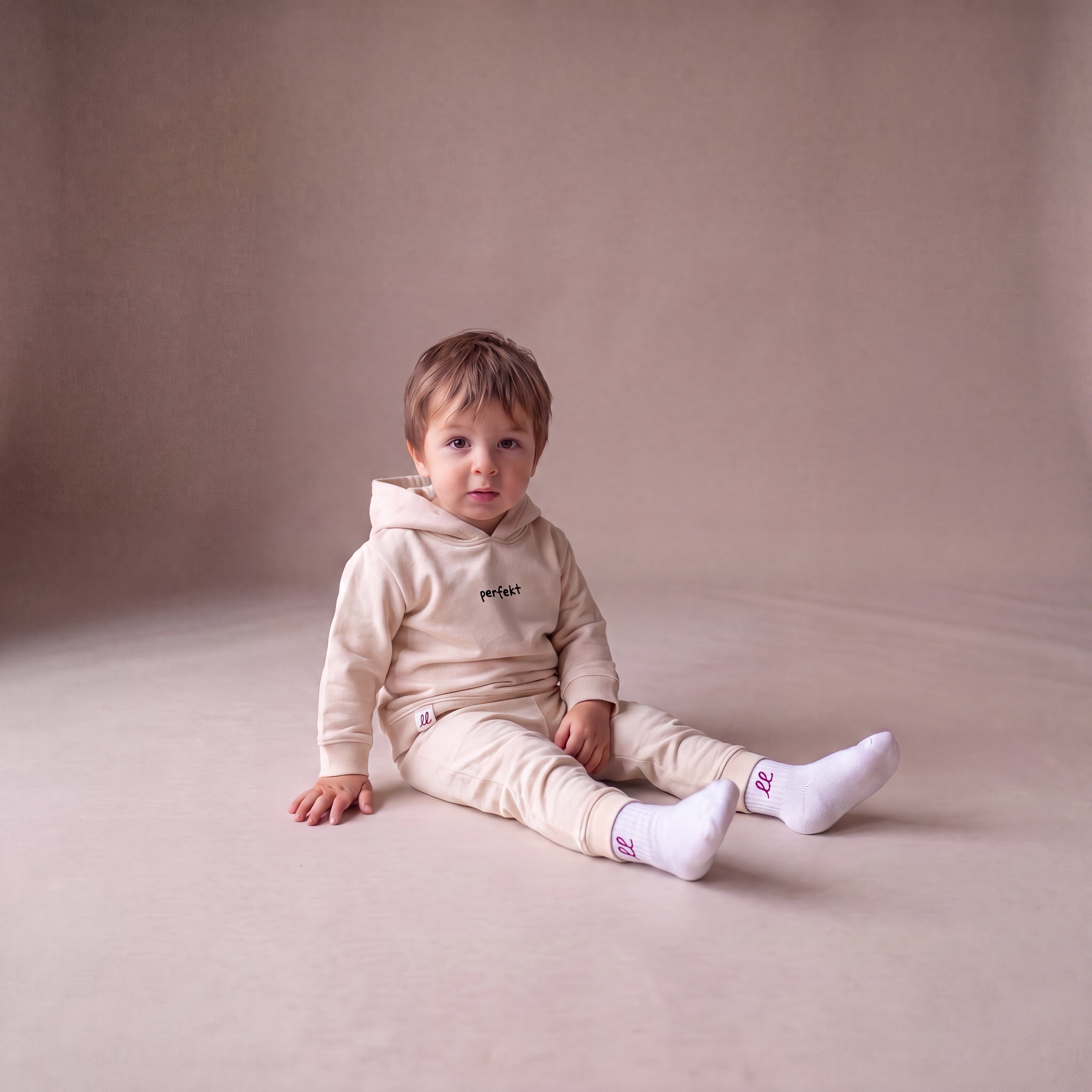 Perfekt, so wie du bist – Hoodie – getragen (Baby)