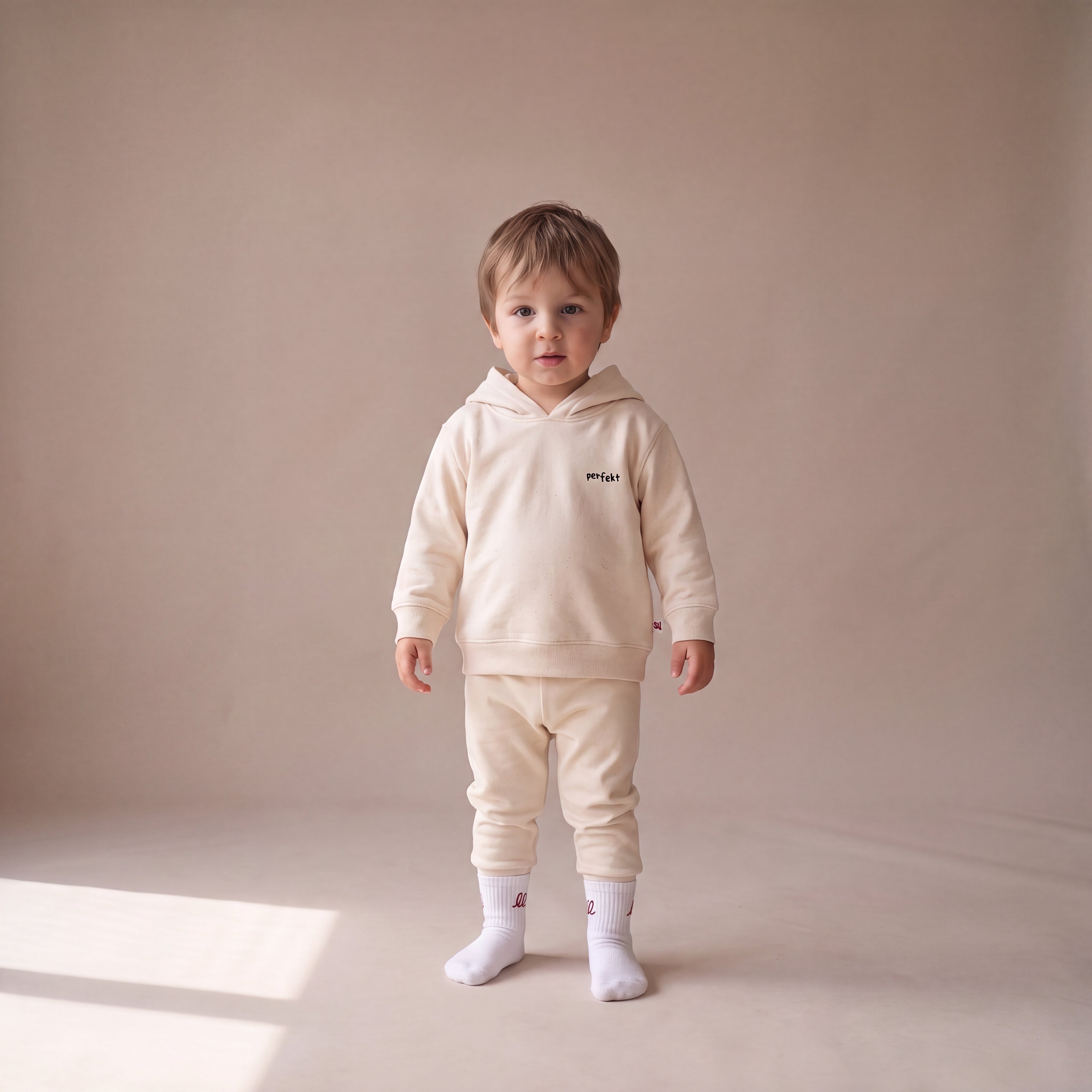 Perfekt, so wie du bist – Hoodie – getragen (Baby)