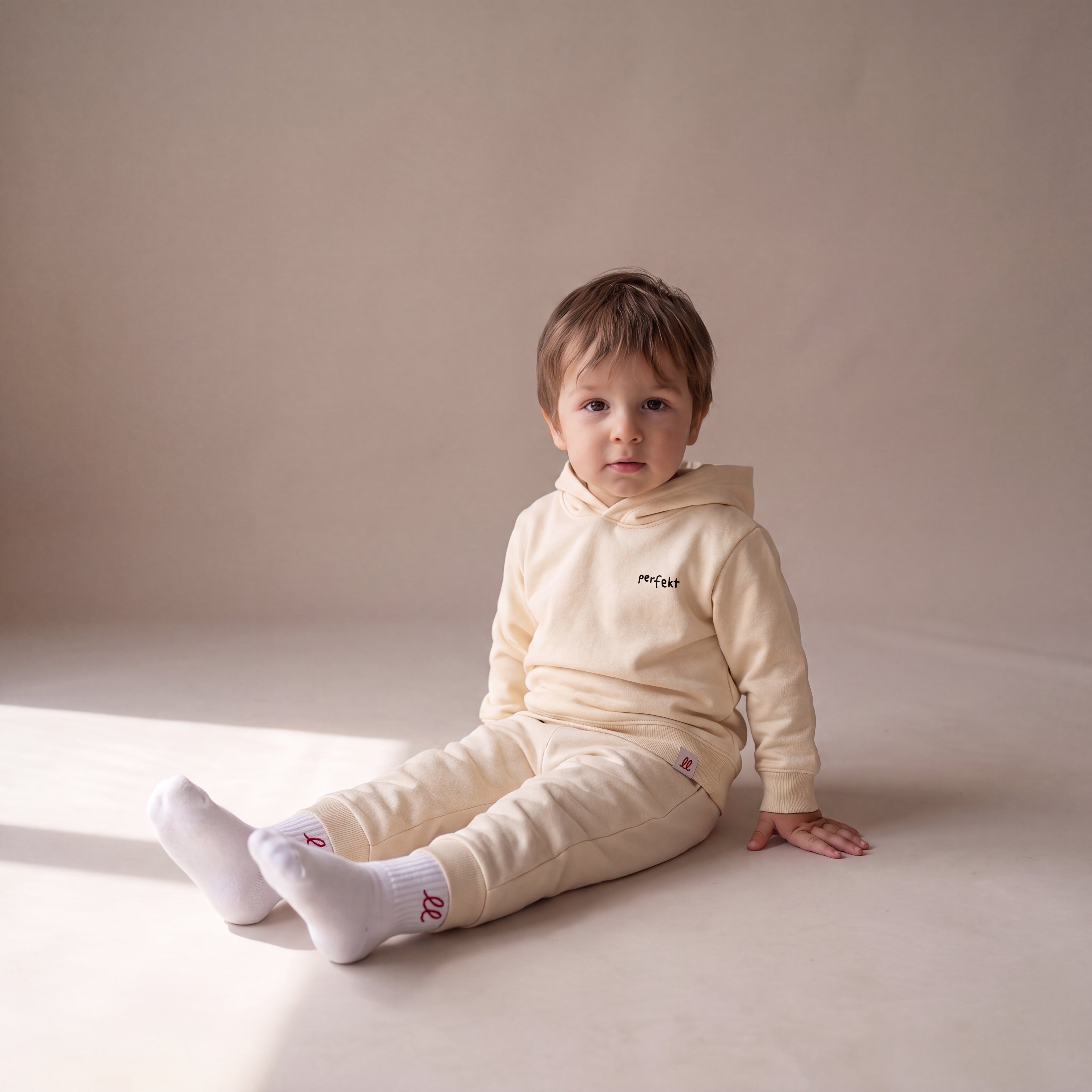 Perfekt, so wie du bist – Hoodie – getragen (Baby)