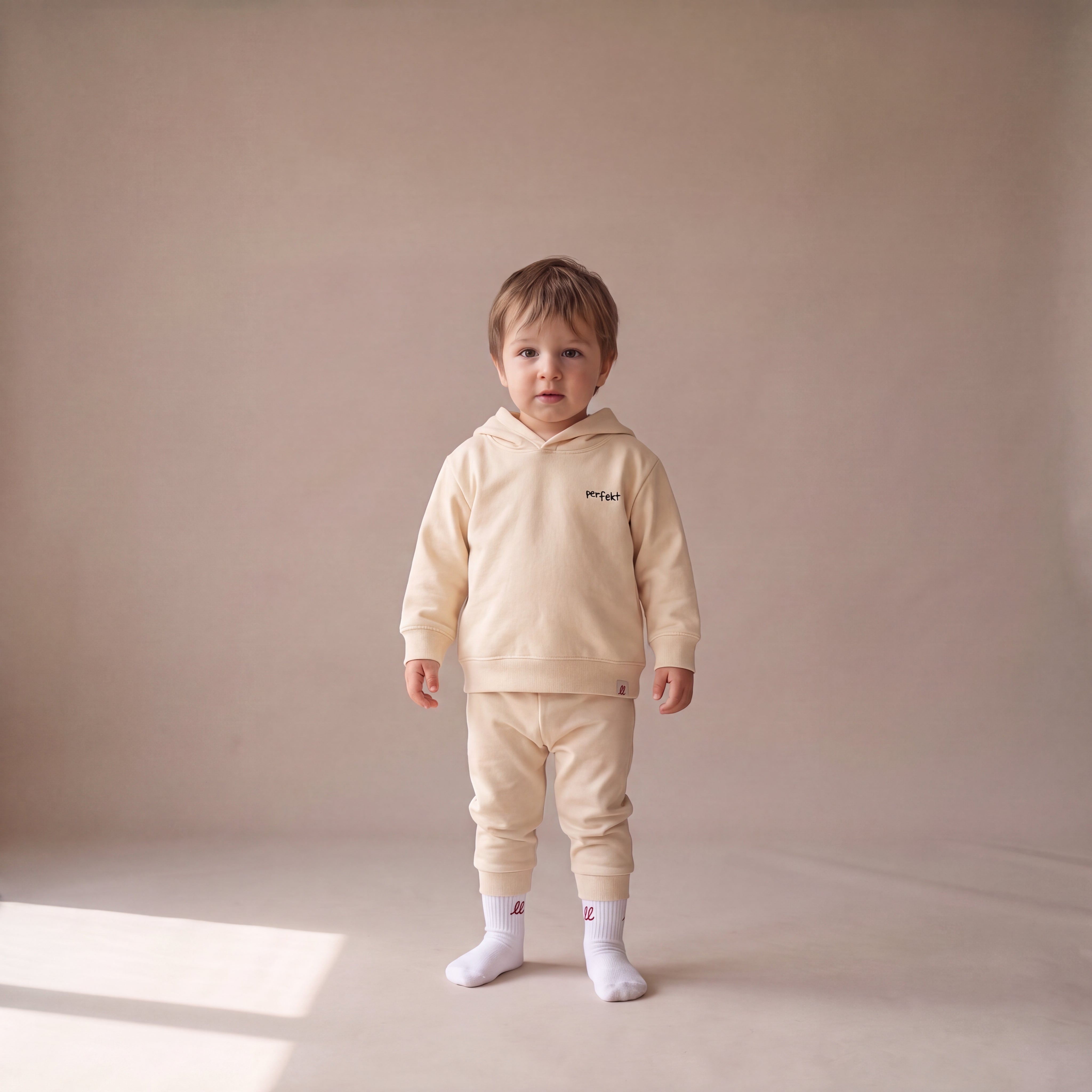 Perfekt, so wie du bist – Hoodie – getragen (Baby)