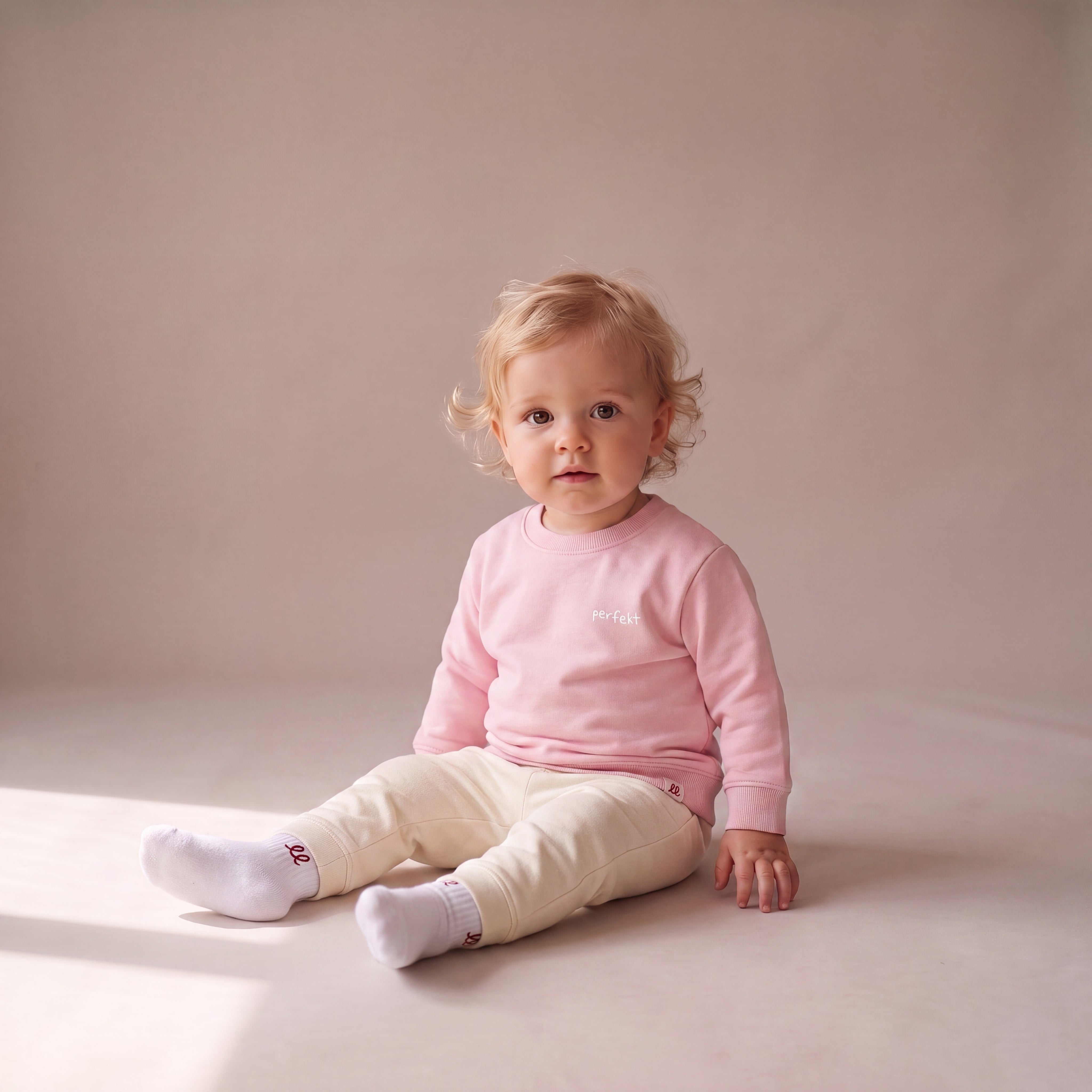 Perfekt, so wie du bist – Sweatshirt – getragen (Baby)
