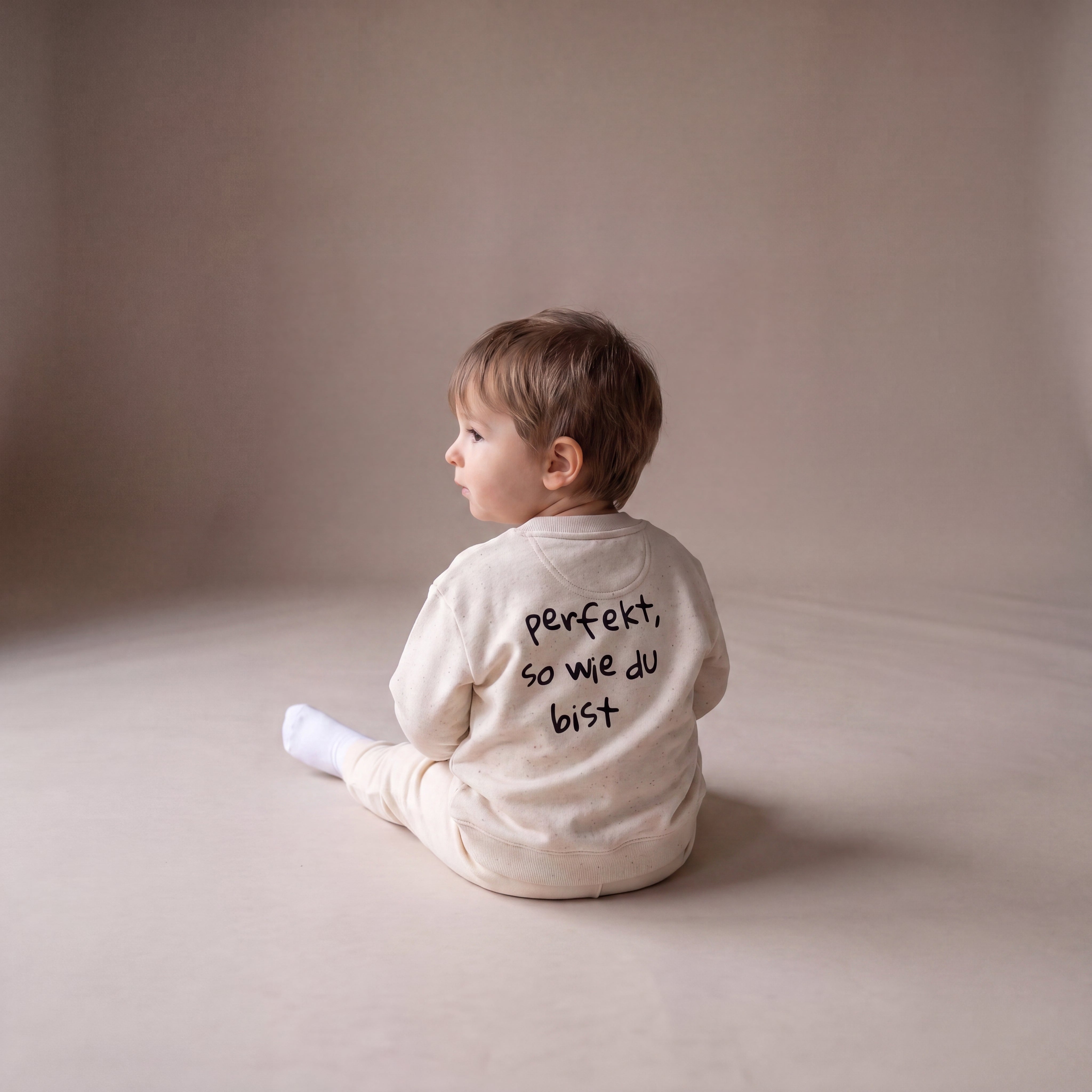 Perfekt, so wie du bist – Sweatshirt – getragen (Baby)