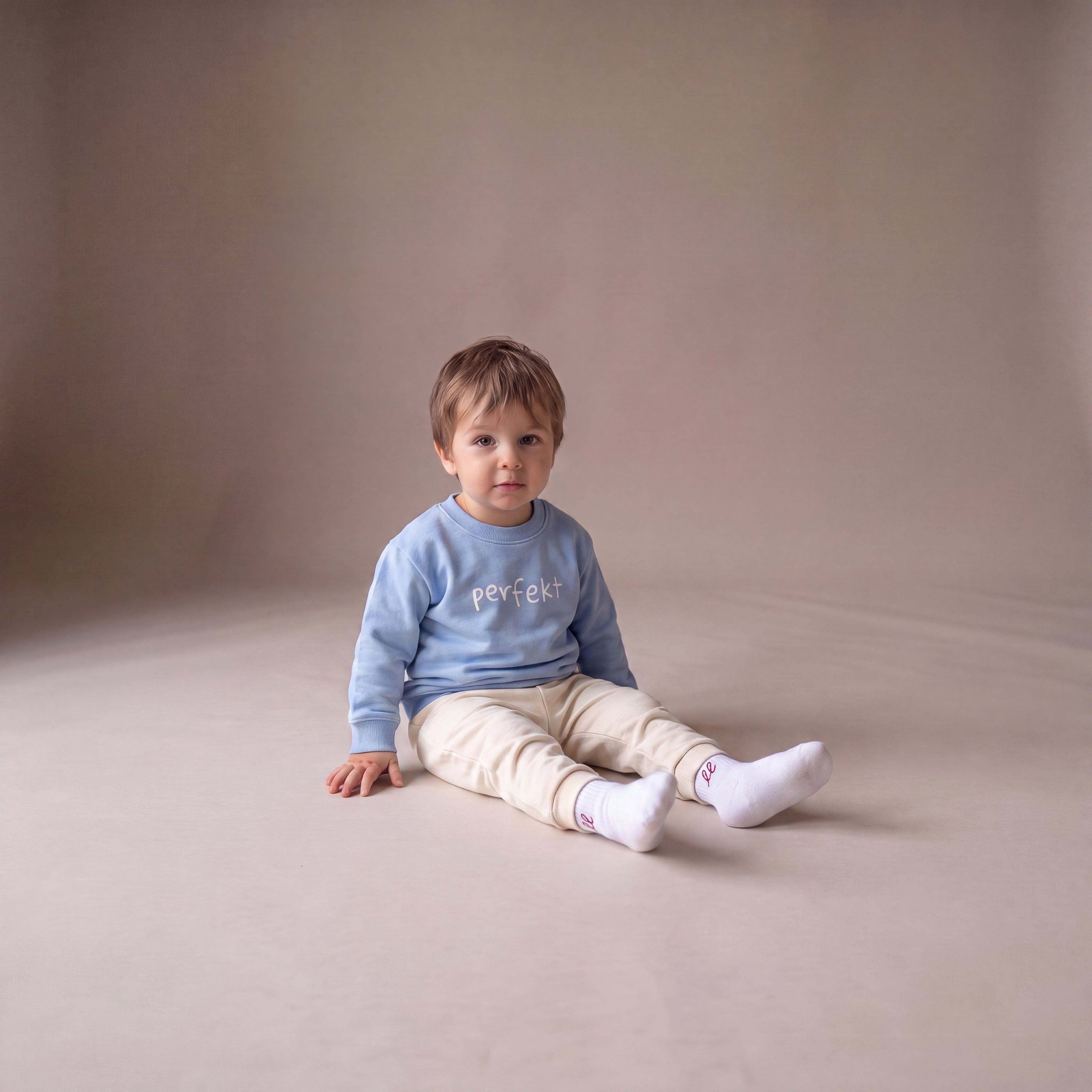 Perfekt, so wie du bist – Sweatshirt – getragen (Baby)