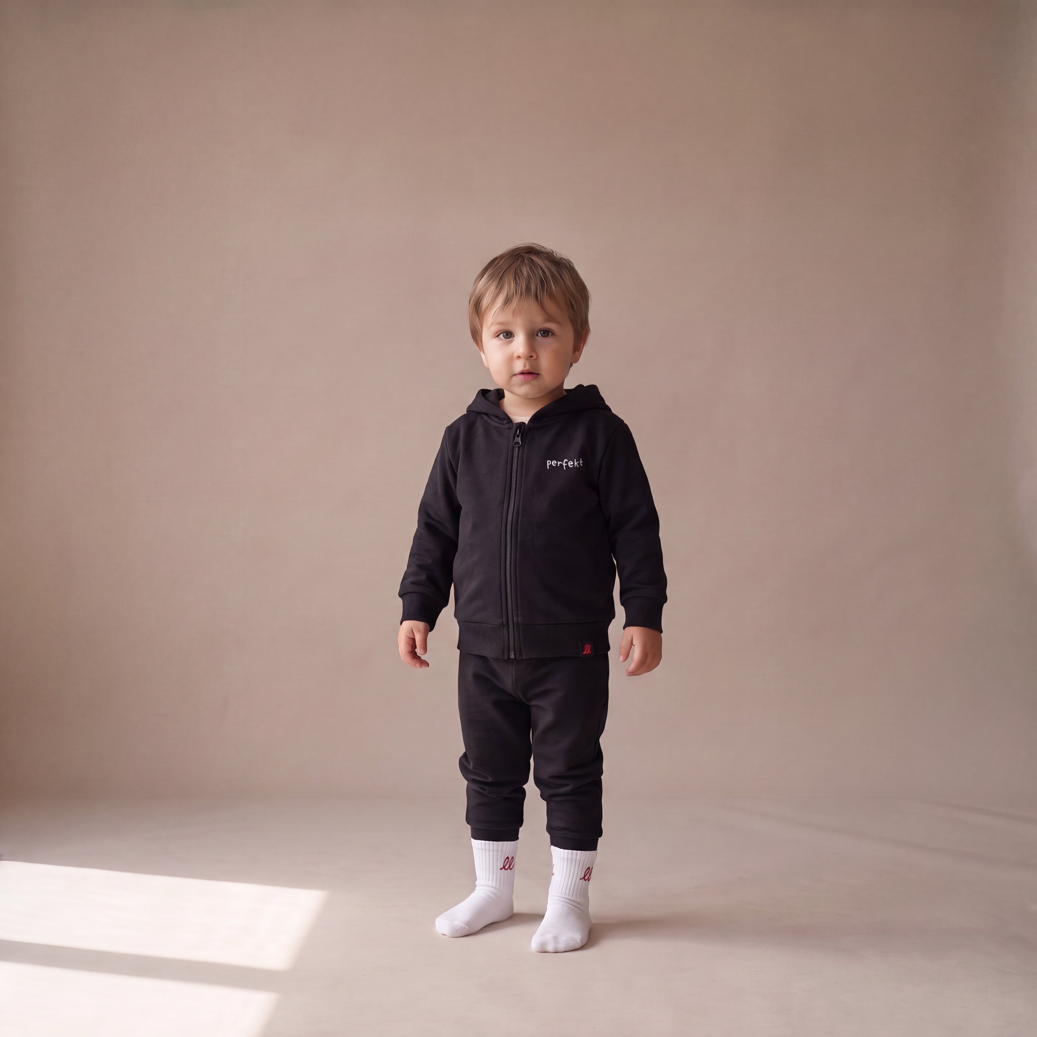 Perfekt, so wie du bist – Zip-Hoodie – getragen (Baby)