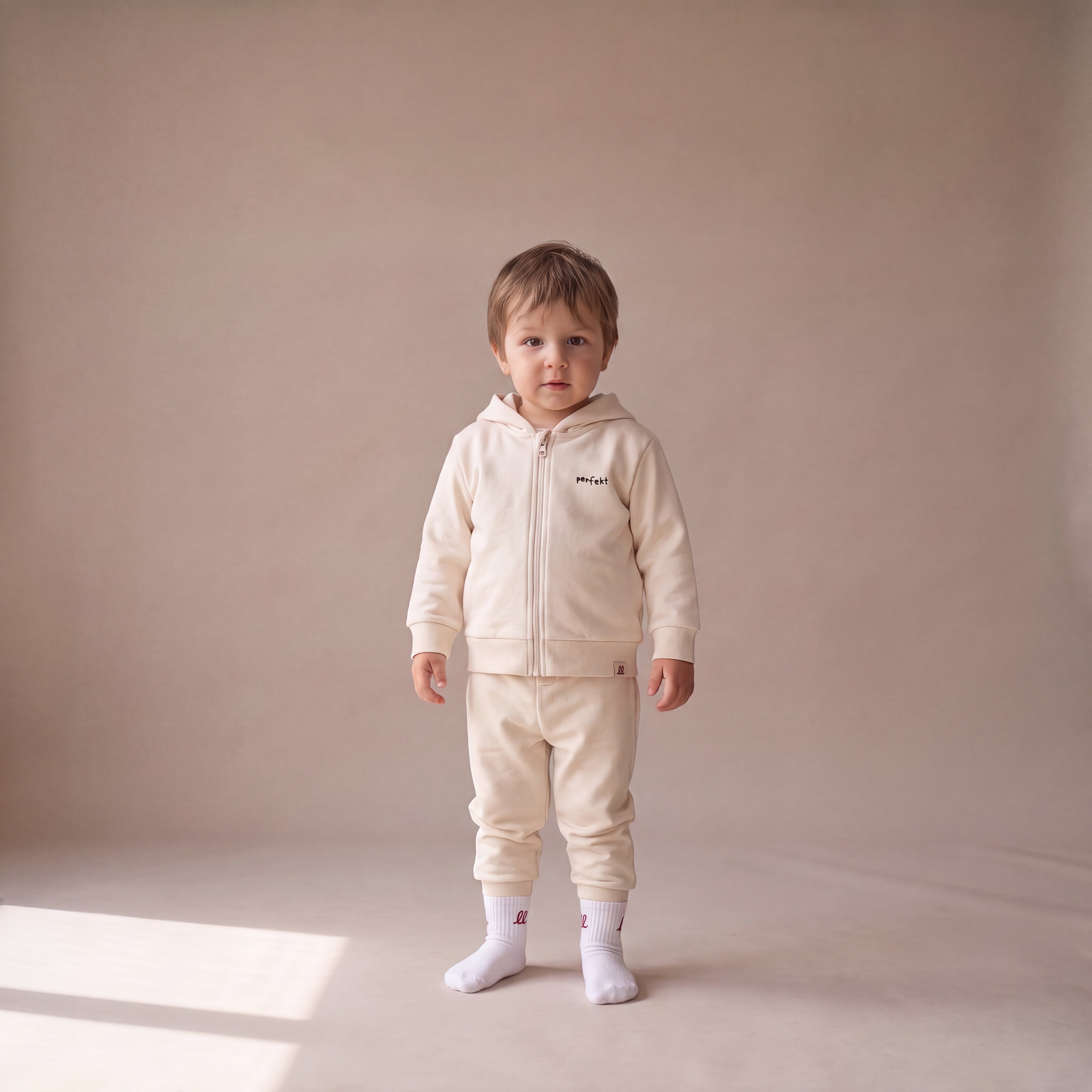 Perfekt, so wie du bist – Zip-Hoodie – getragen (Baby)